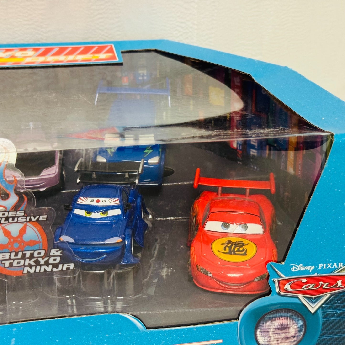 Disney Pixar Cars - LIGHT-UP TOKYO MATER DELUXE SET Disney Store - 1:43 Diecast