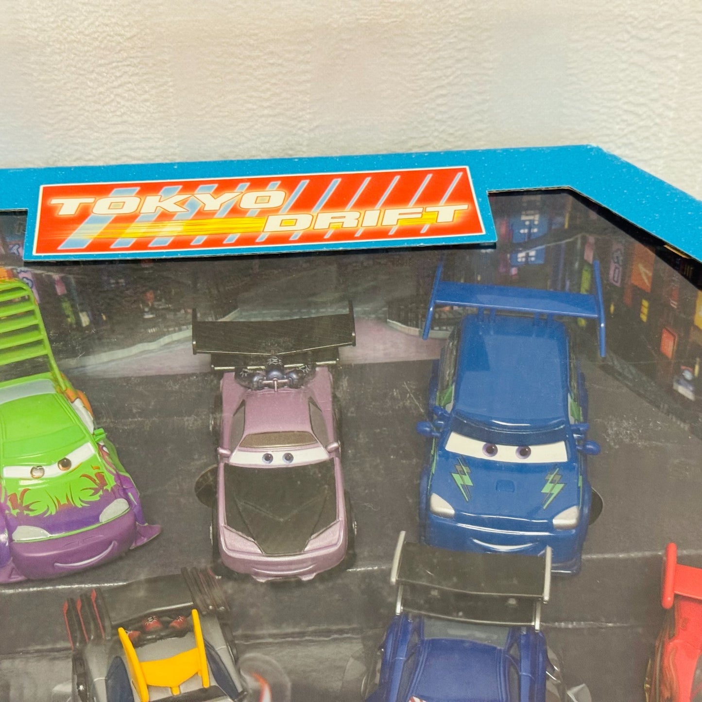 Disney Pixar Cars - LIGHT-UP TOKYO MATER DELUXE SET Disney Store - 1:43 Diecast