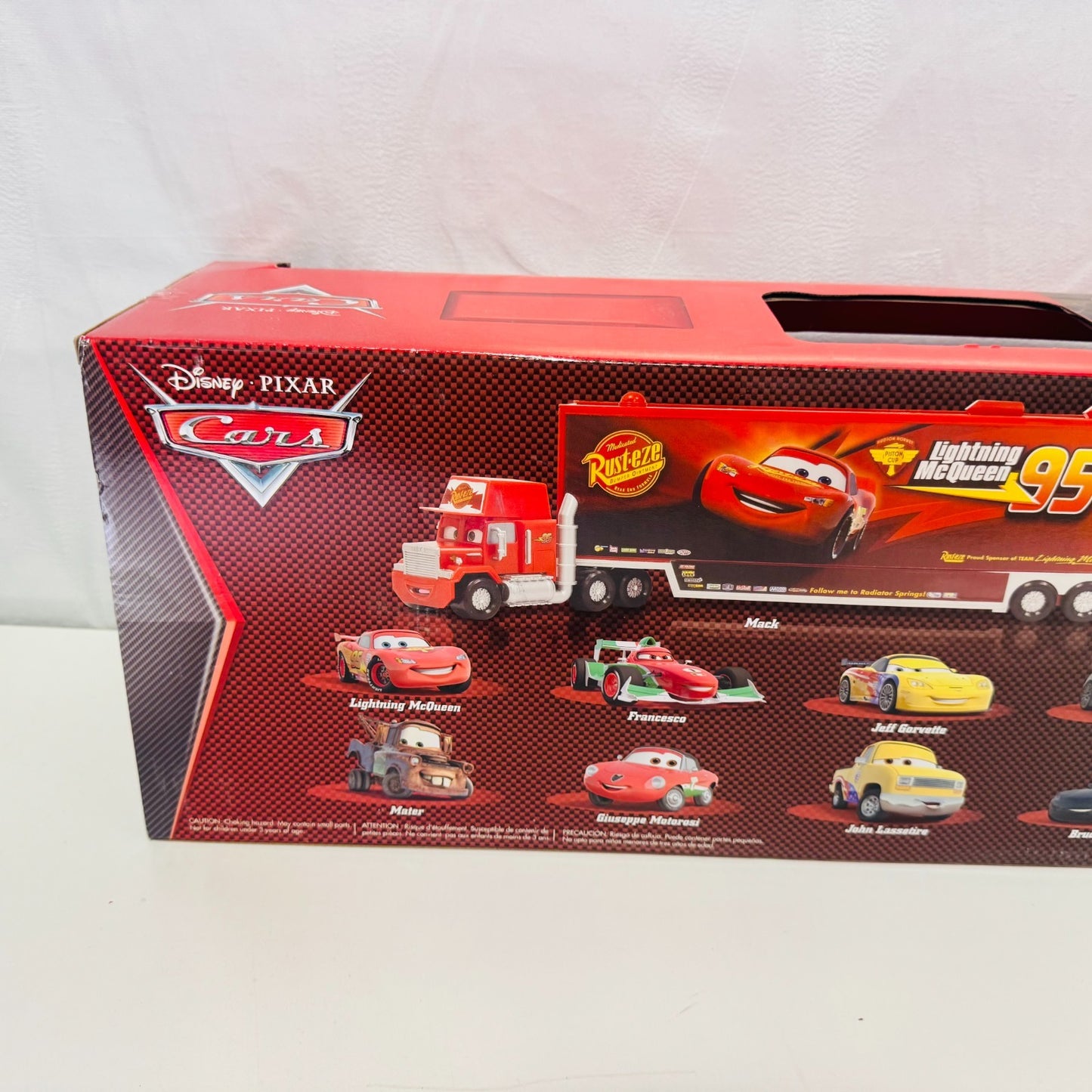 Disney Pixar Cars - GIANT MACK WGP RACERS CREW CHIEF Disney Store - 1:43 Diecast