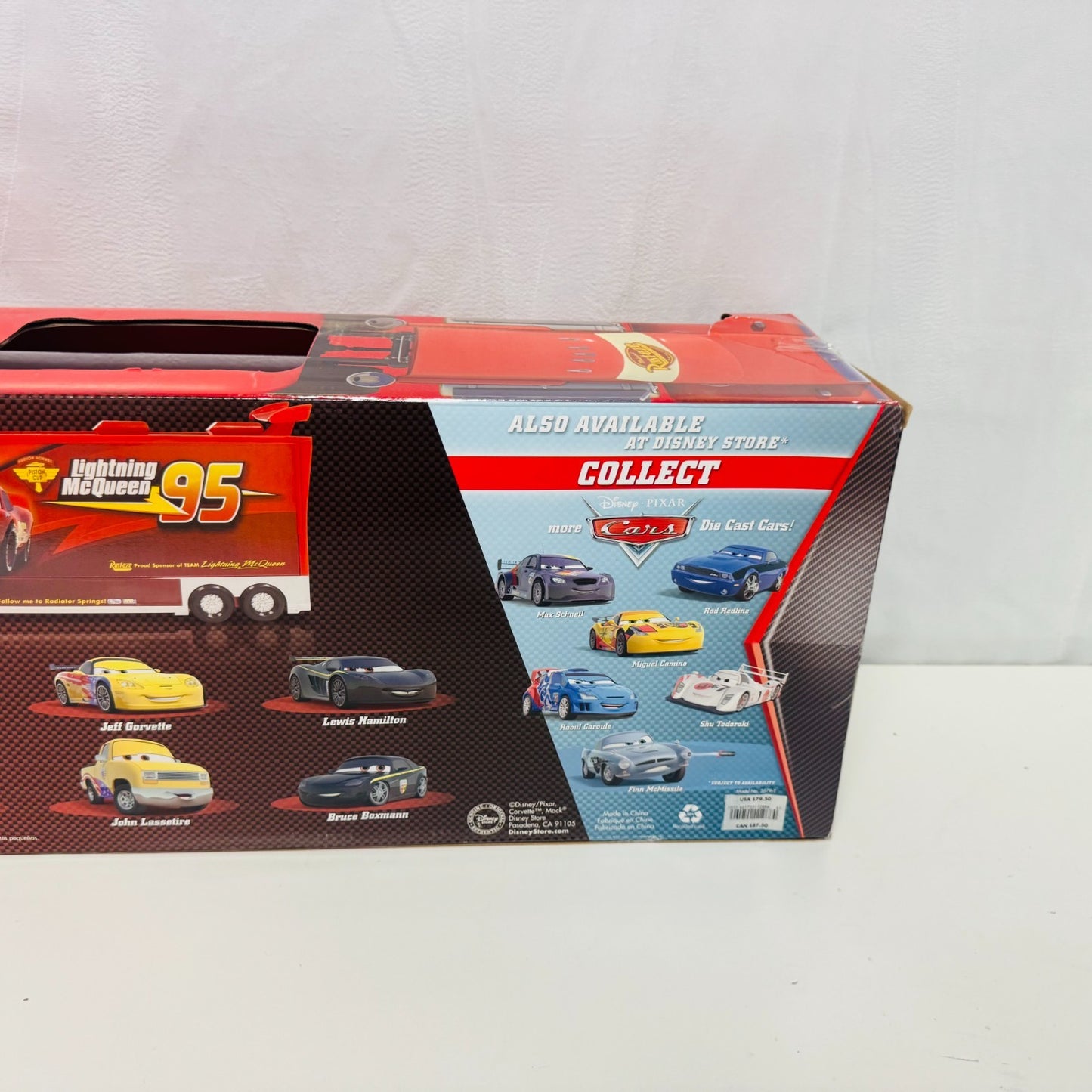 Disney Pixar Cars - GIANT MACK WGP RACERS CREW CHIEF Disney Store - 1:43 Diecast