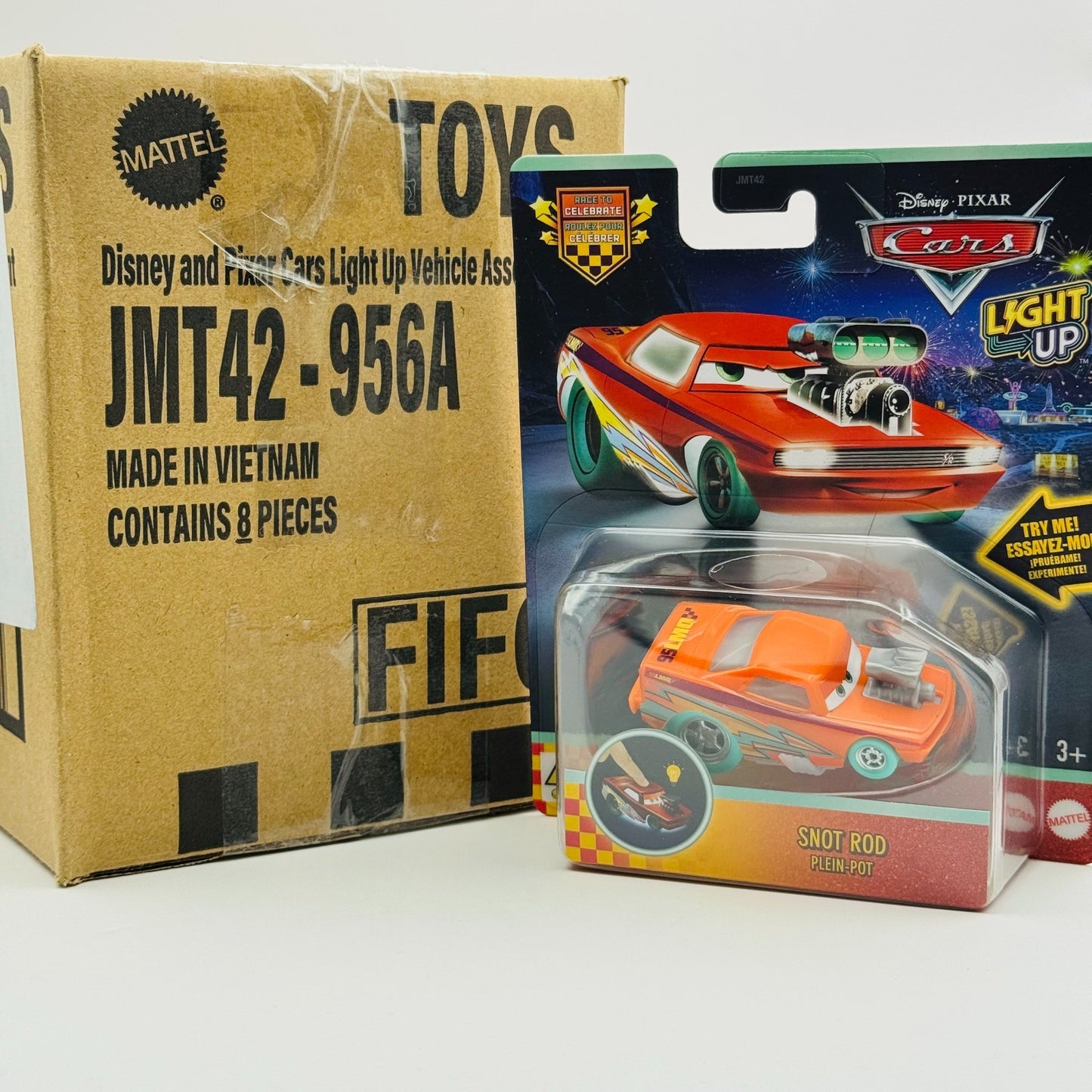 Disney Pixar Cars - RACE TO CELEBRATE LIGHT-UP COMPLETE 8 CAR CASE - 1:55 Scale