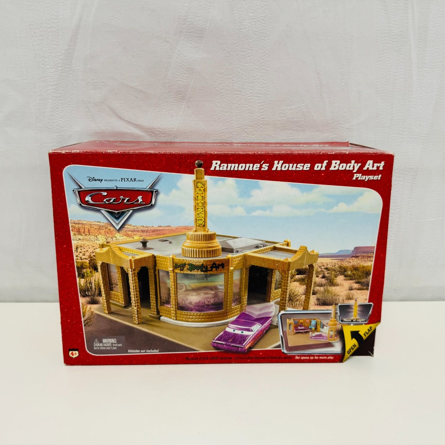 Disney Pixar Cars - RADIATOR SPRINGS RAMONE'S HOUSE OF BODY ART - 1:55 Diecast