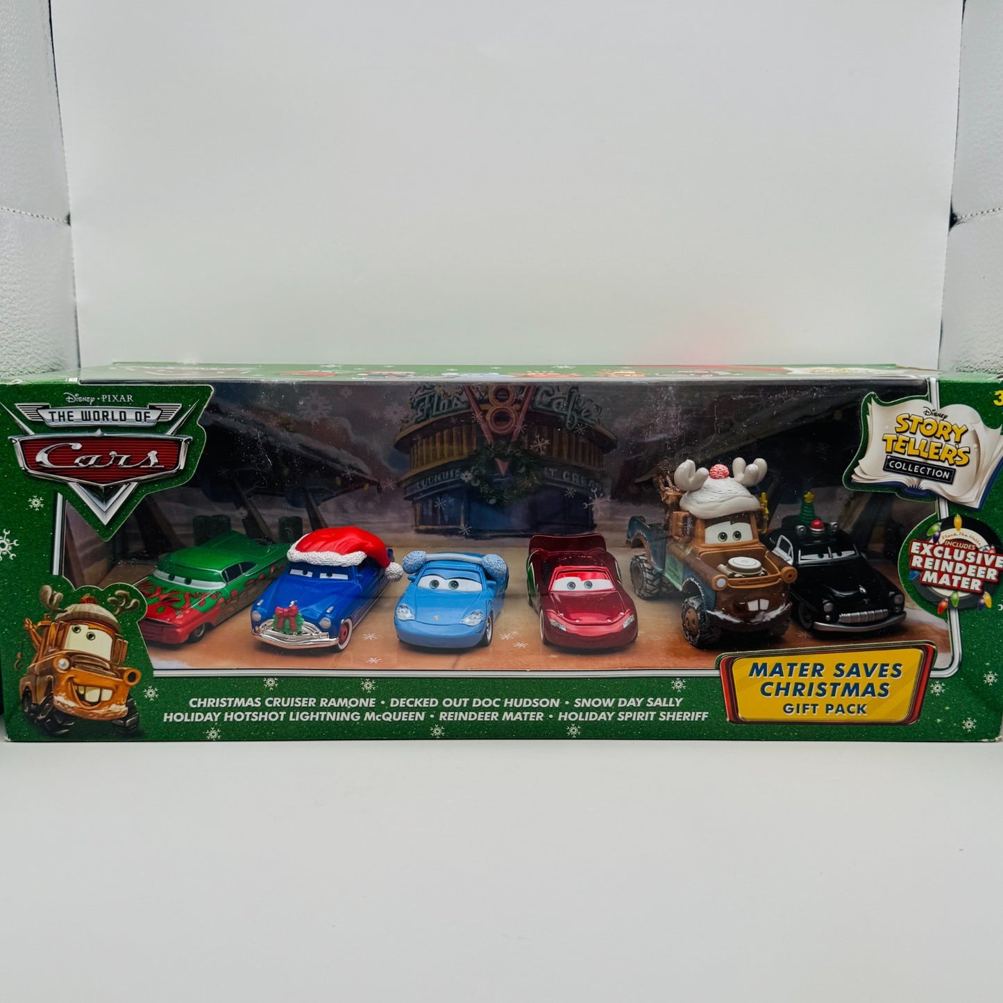 Disney Pixar Cars - MATER SAVES CHRISTMAS GIFT PACK Reindeer Mater 1:55