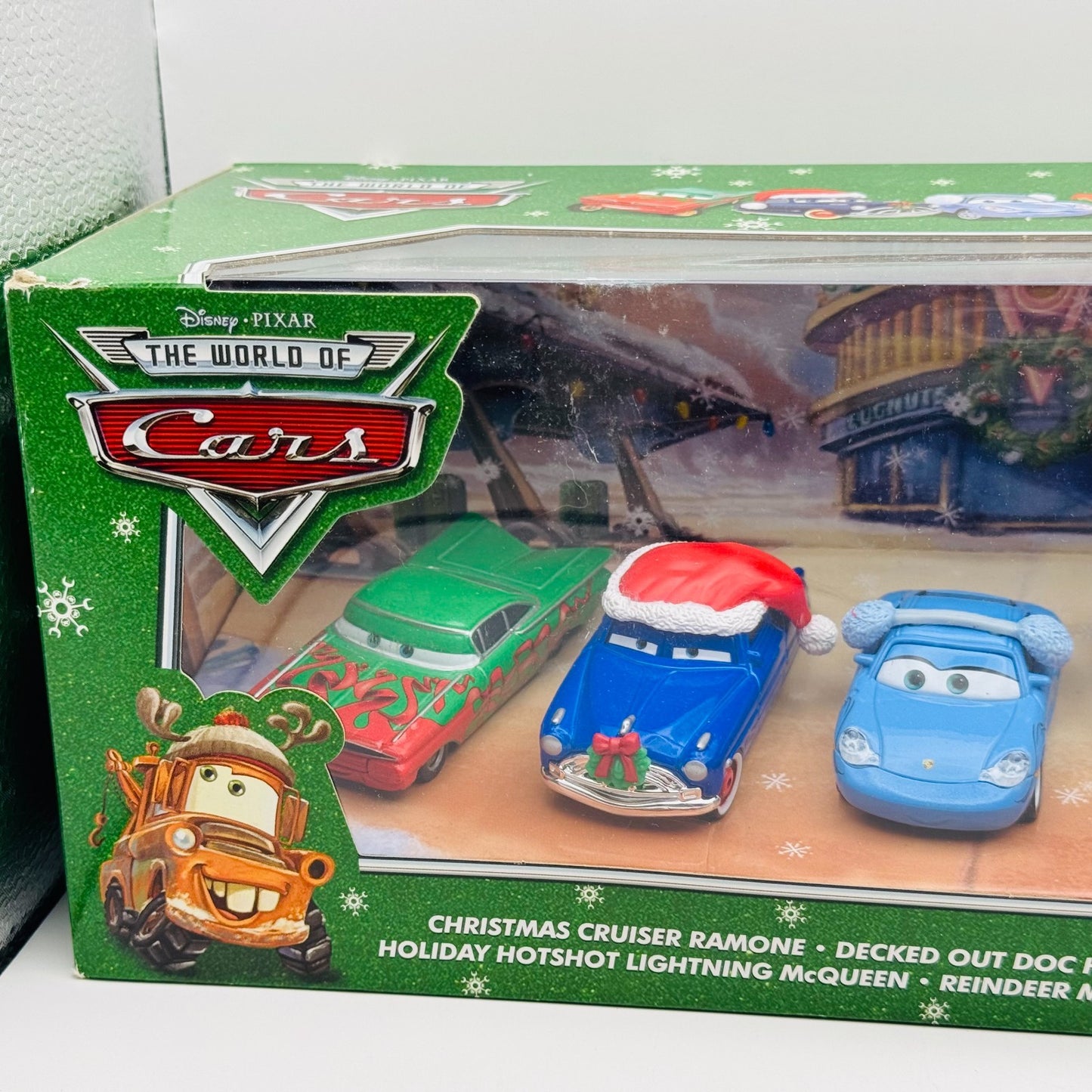 Disney Pixar Cars - MATER SAVES CHRISTMAS GIFT PACK Reindeer Mater 1:55
