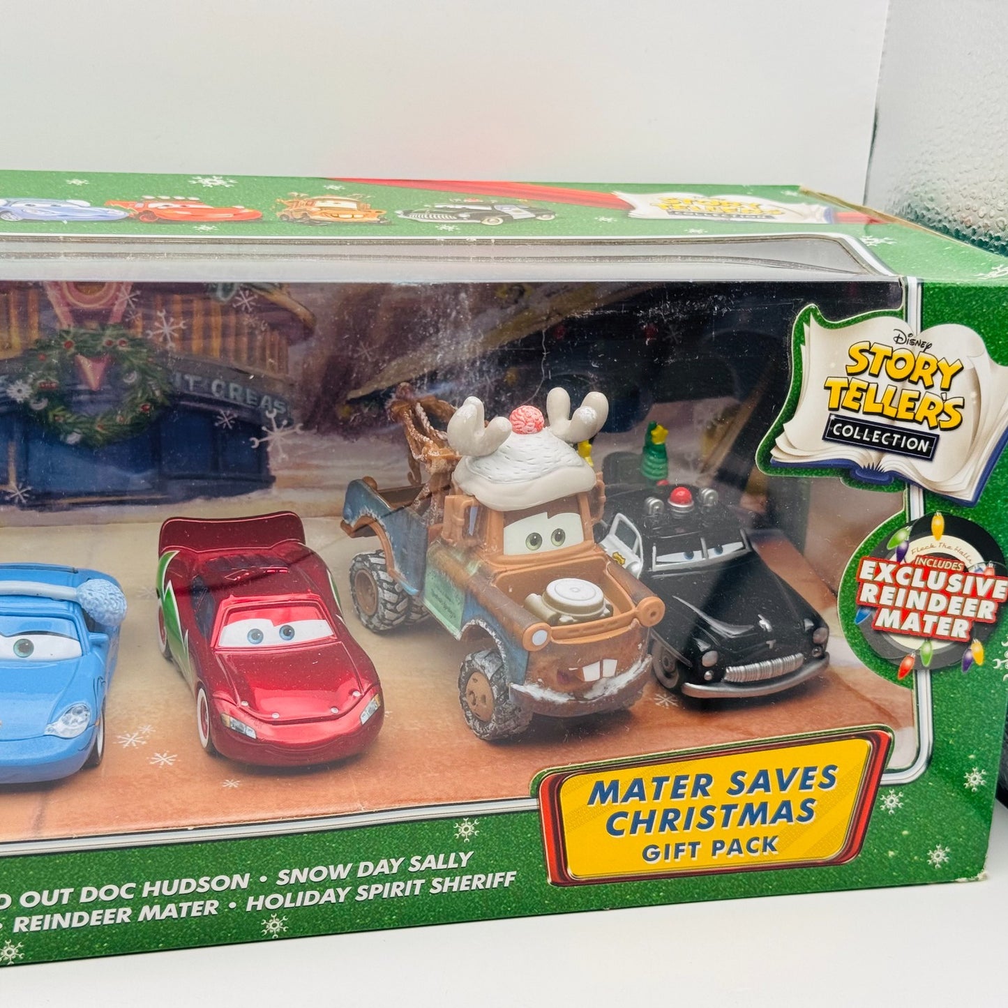 Disney Pixar Cars - MATER SAVES CHRISTMAS GIFT PACK Reindeer Mater 1:55