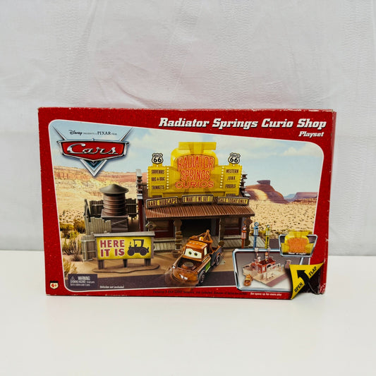 Disney Pixar Cars - RADIATOR SPRINGS LIGHT-UP LIZZIE'S CURIO SHOP - 1:55 Diecast