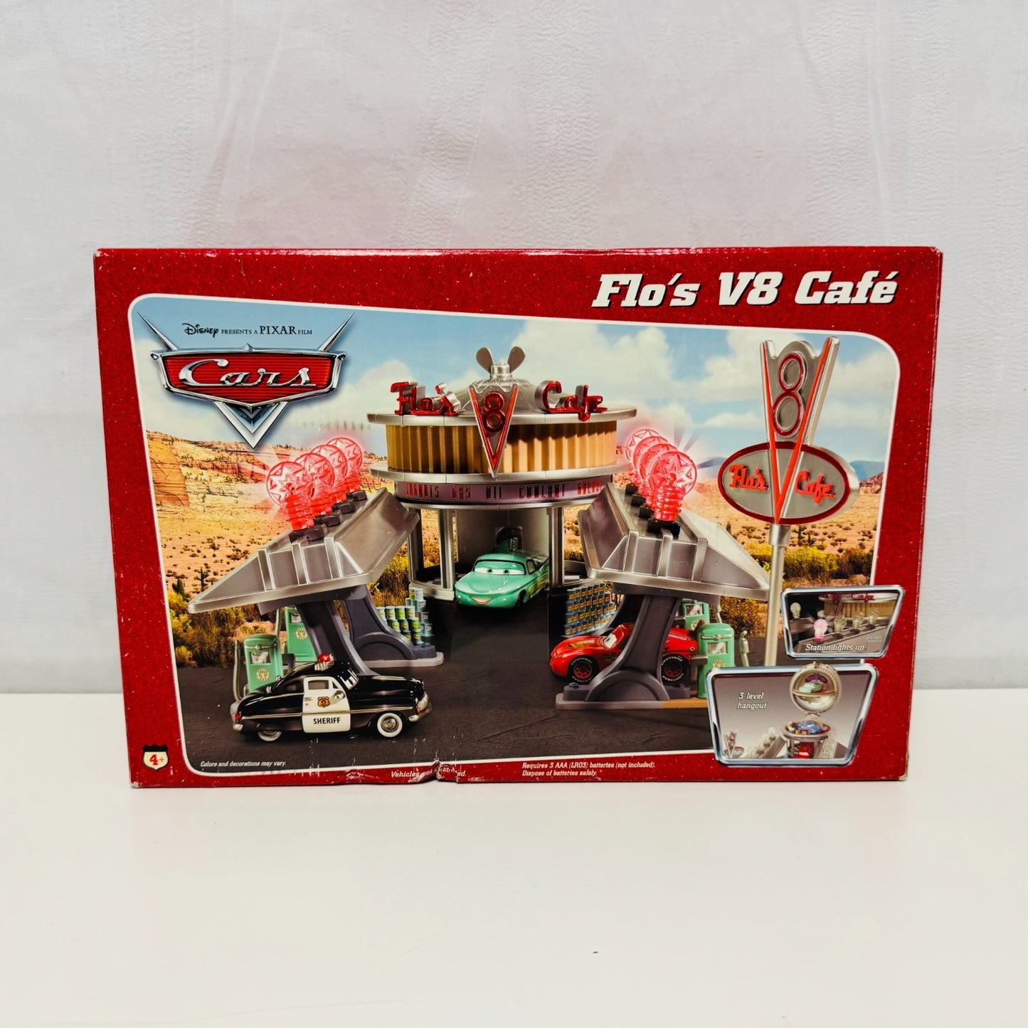 Disney Pixar Cars - RADIATOR SPRINGS LIGHT-UP FLO'S V8 CAFE 2006 - 1:55 Diecast