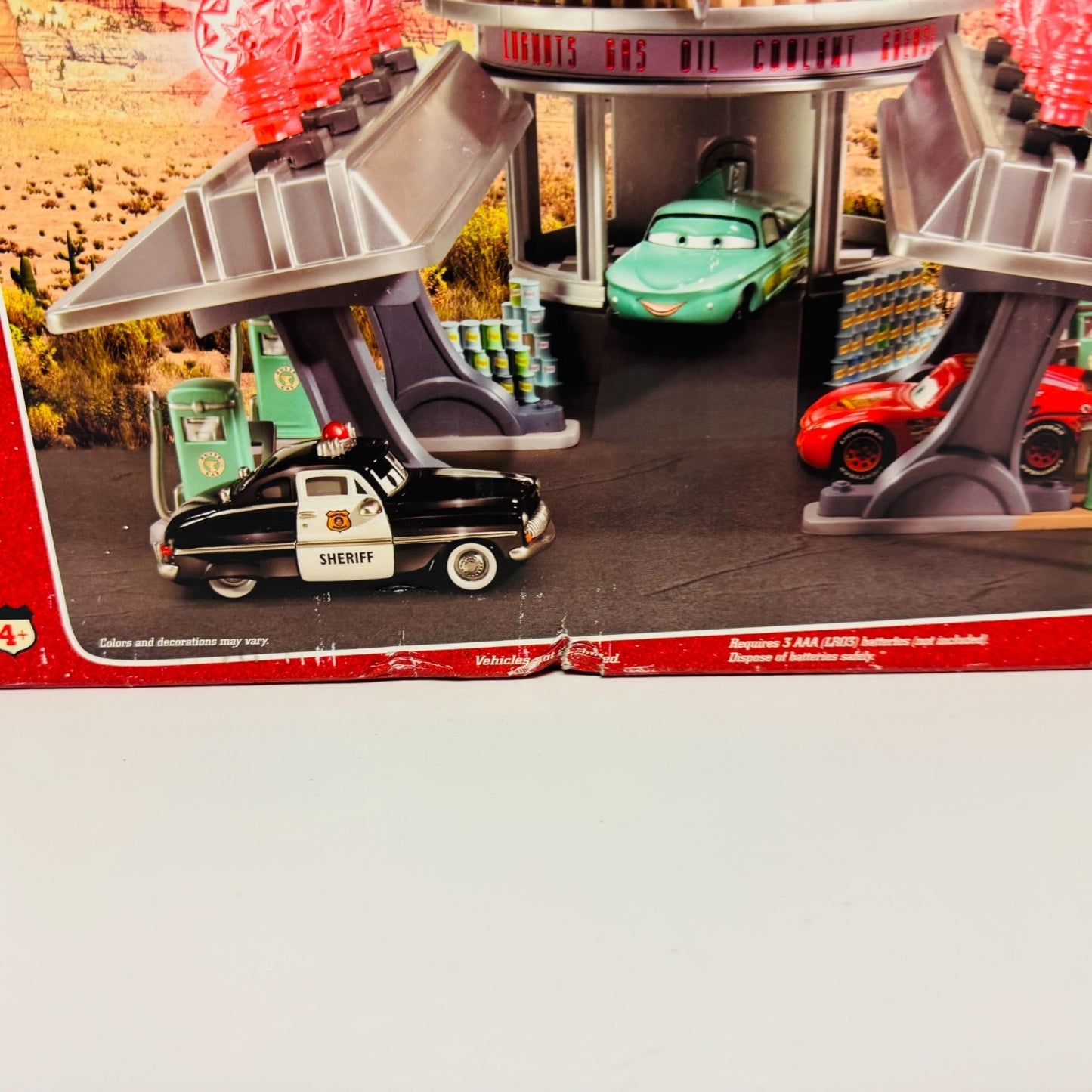 Disney Pixar Cars - RADIATOR SPRINGS LIGHT-UP FLO'S V8 CAFE 2006 - 1:55 Diecast