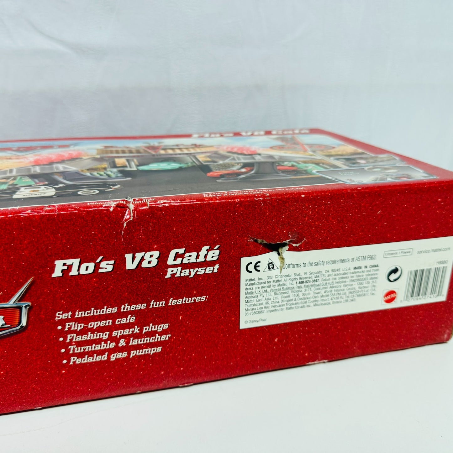 Disney Pixar Cars - RADIATOR SPRINGS LIGHT-UP FLO'S V8 CAFE 2006 - 1:55 Diecast