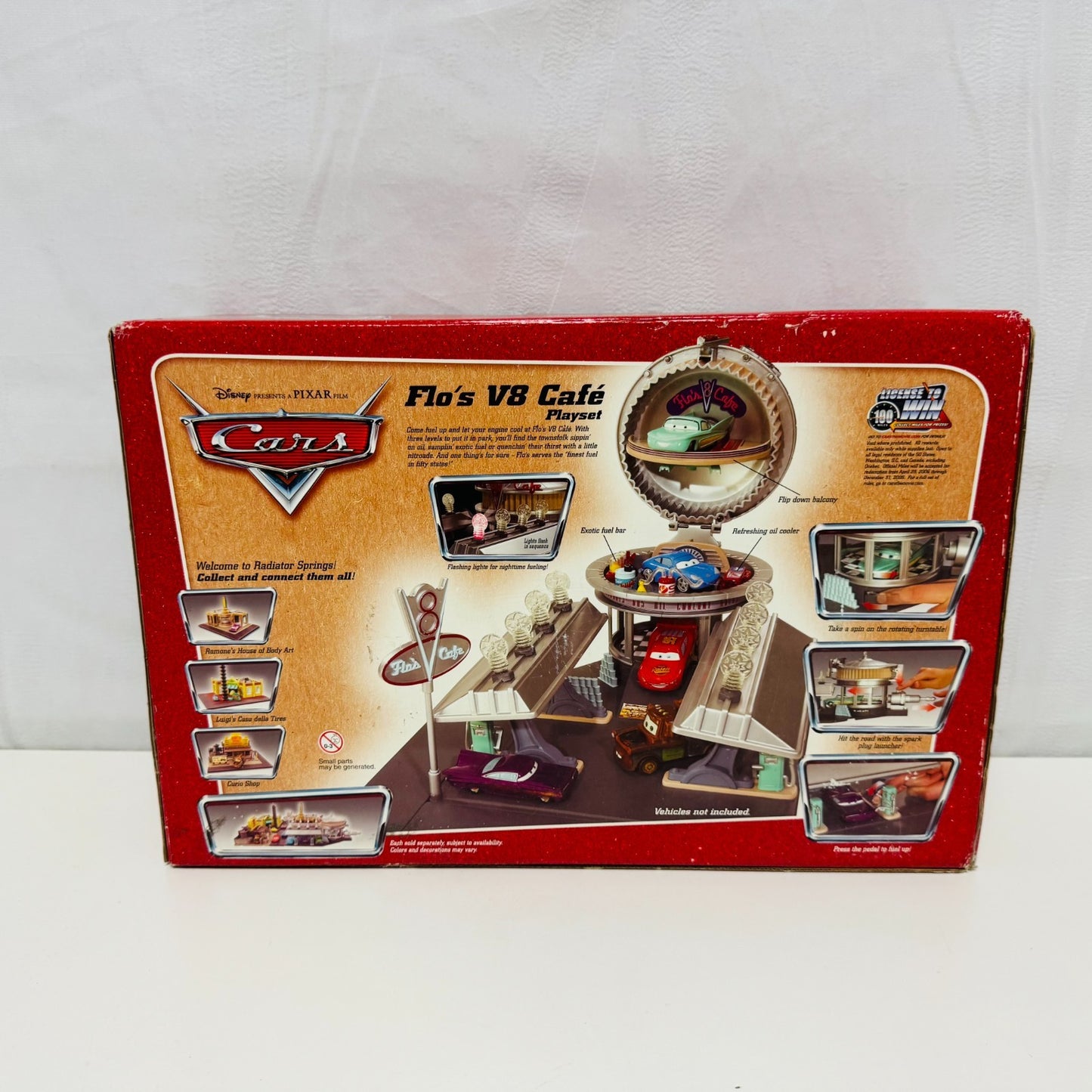 Disney Pixar Cars - RADIATOR SPRINGS LIGHT-UP FLO'S V8 CAFE 2006 - 1:55 Diecast
