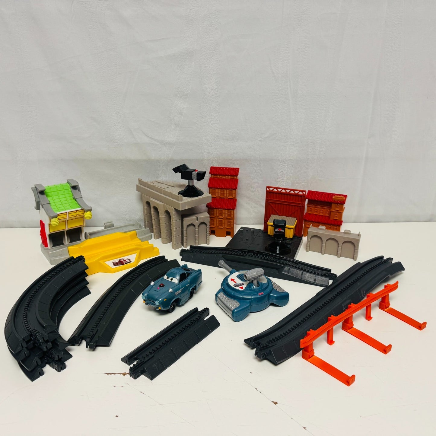 Disney Pixar Cars GEO TRAX WORLD GRAND PRIX SET Incomplete Finn McMissile Works