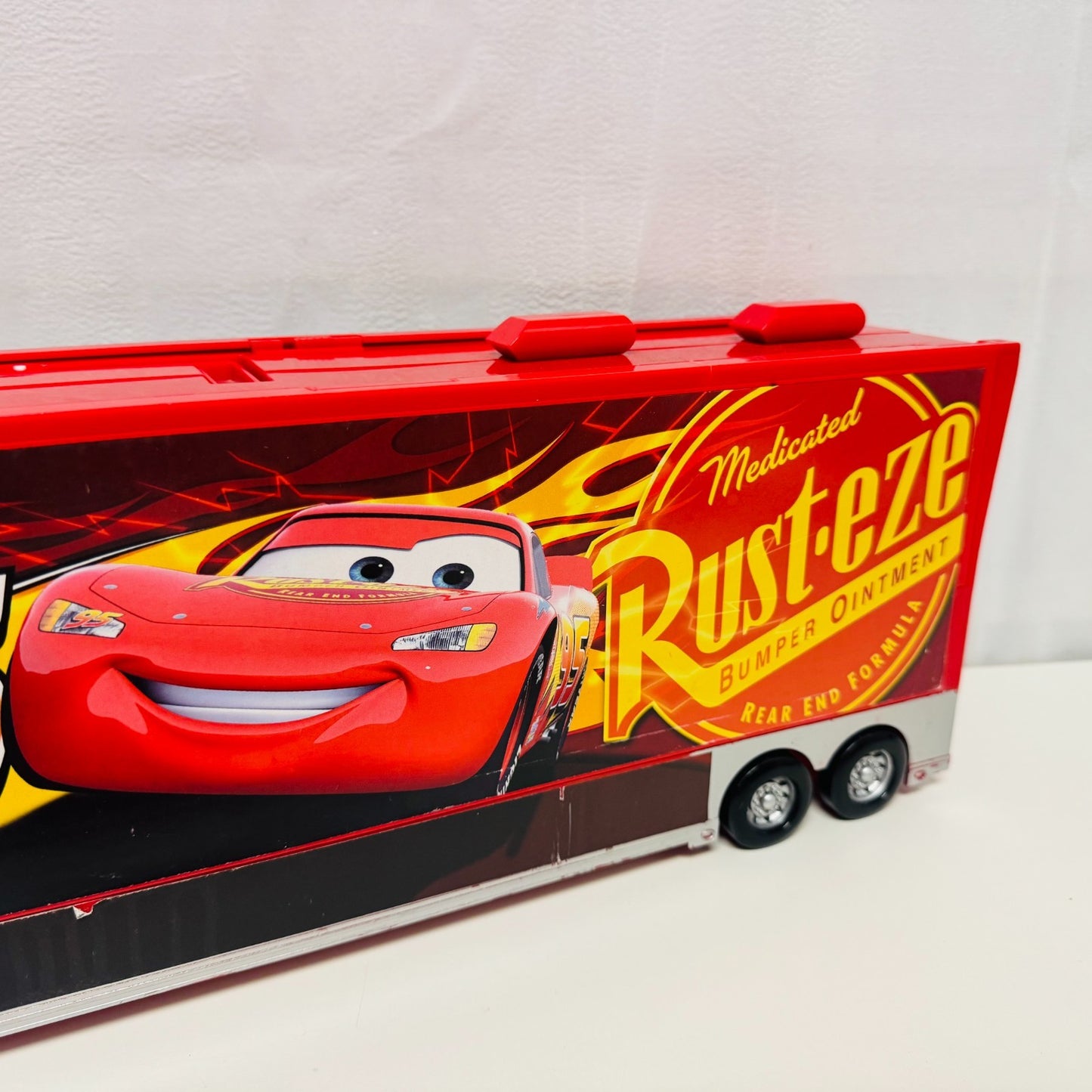 Disney Pixar Cars - LARGE CARS 3 MACK HAULER CARRY CASE Disney Store -1:43 Scale