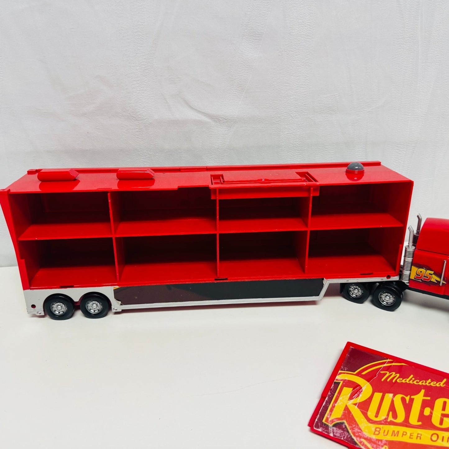 Disney Pixar Cars - LARGE CARS 3 MACK HAULER CARRY CASE Disney Store -1:43 Scale