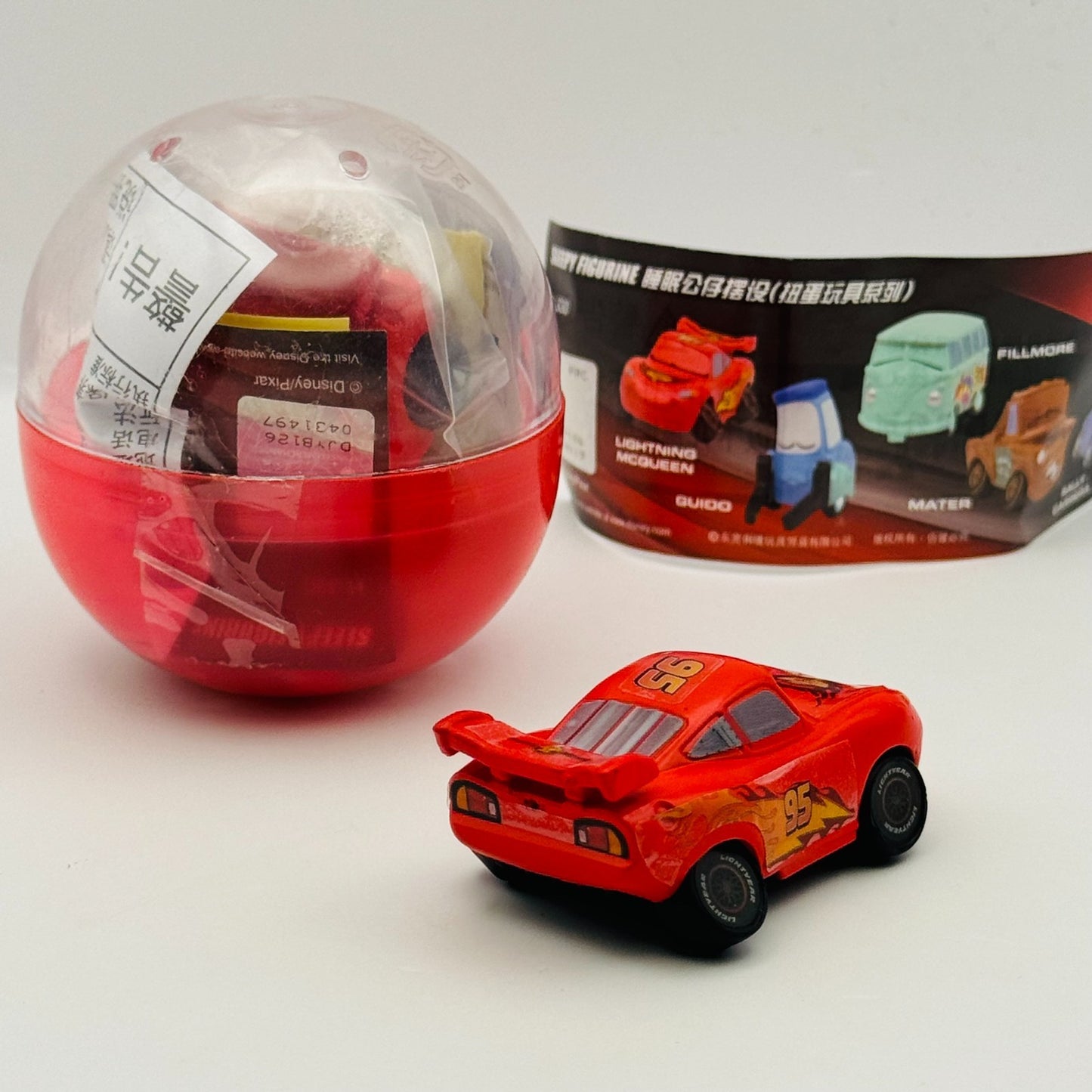 Disney Pixar Cars - Capsule Tomica SLEEPING LIGHTNING MCQUEEN Mini Figurine