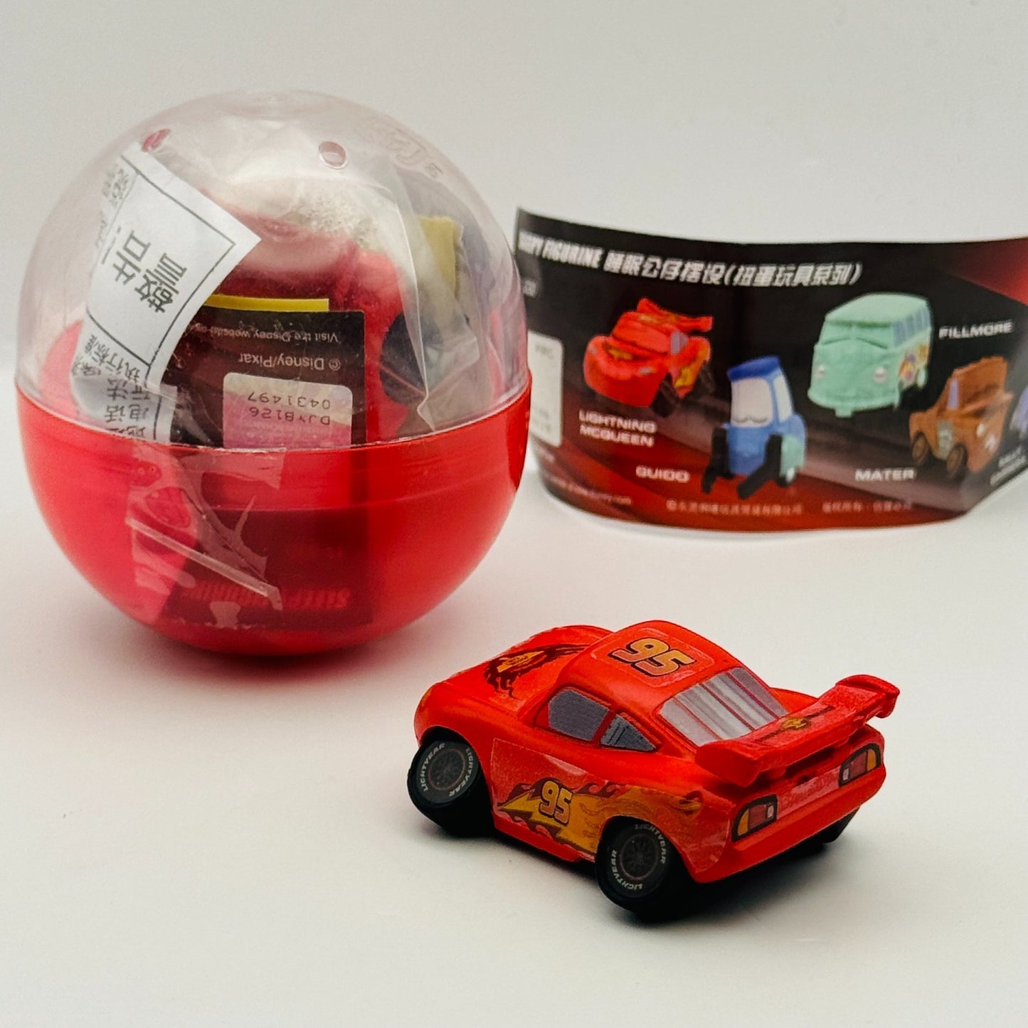 Disney Pixar Cars - Capsule Tomica SLEEPING LIGHTNING MCQUEEN Mini Figurine