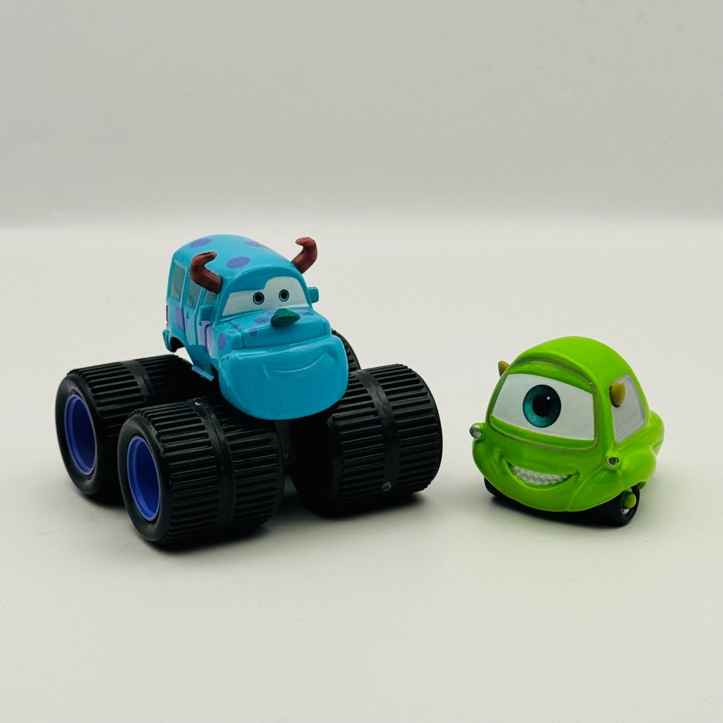 Disney Pixar Cars - MIKE & SULLEY Monster's INC Supercharged 2007 - 1:55 Diecast