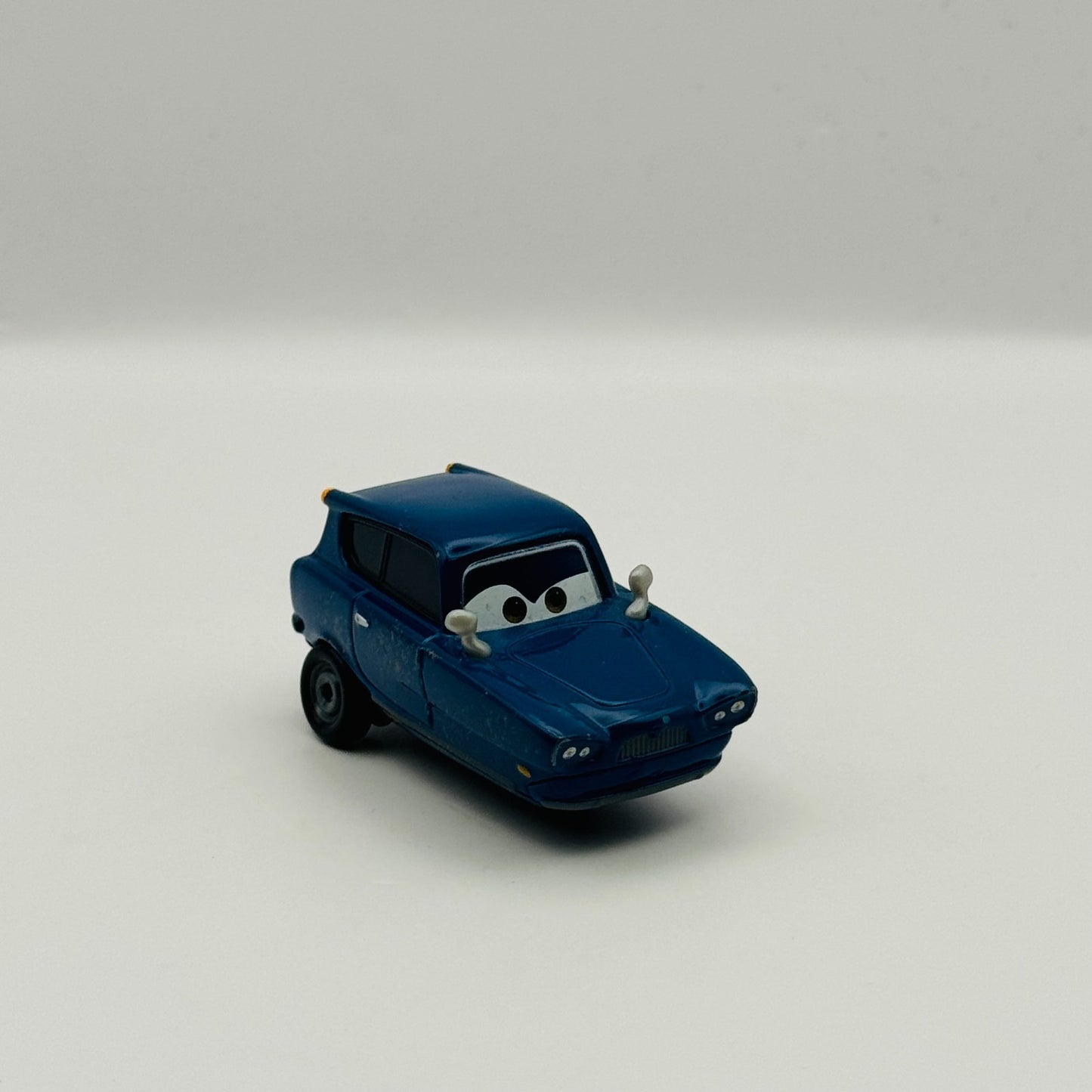 Disney Pixar Cars - TOMBER Cars 2 2011 - 1:55 Diecast