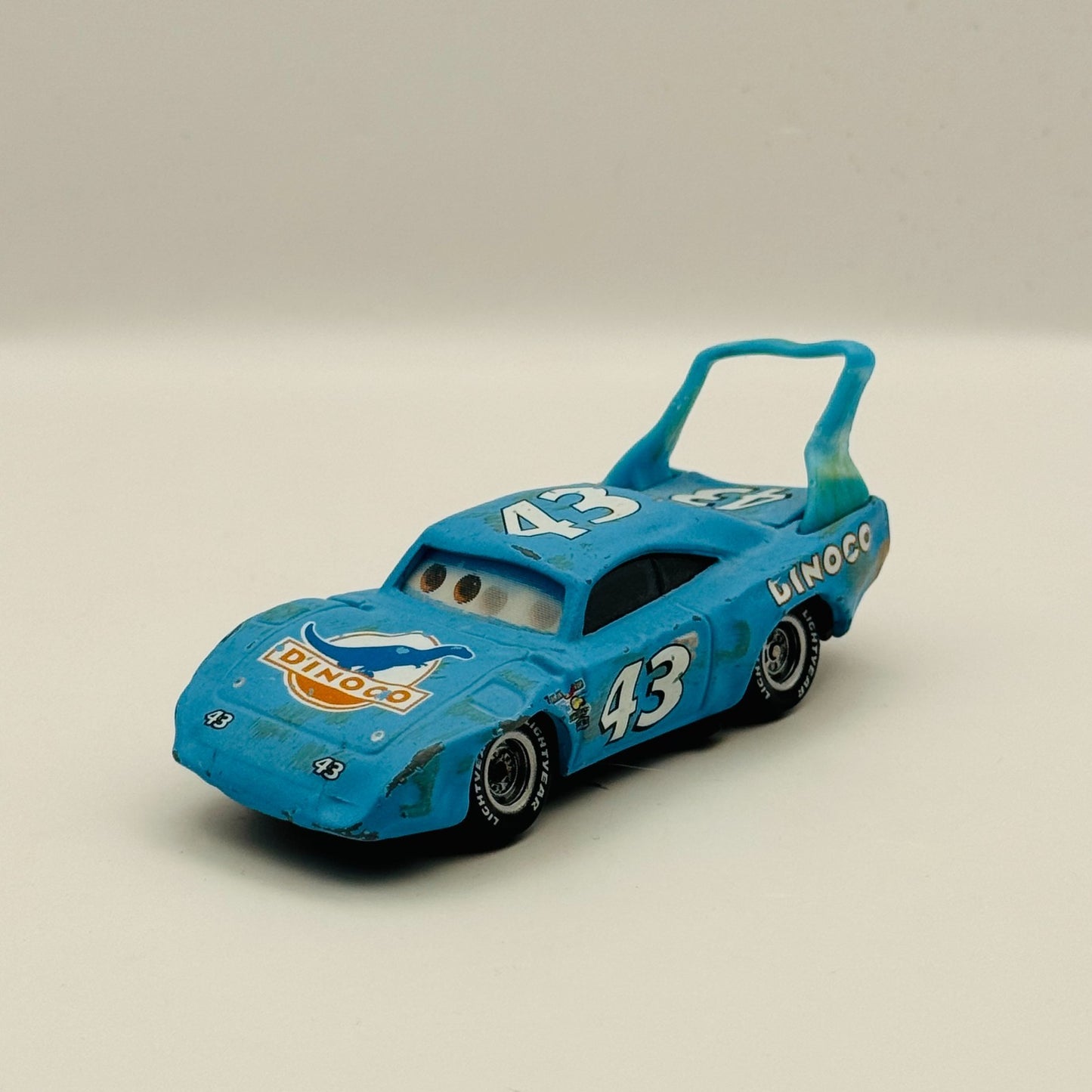 Disney Pixar Cars - LENTICULAR DAMAGED KING  My Eyes Change 2010 - 1:55 Diecast