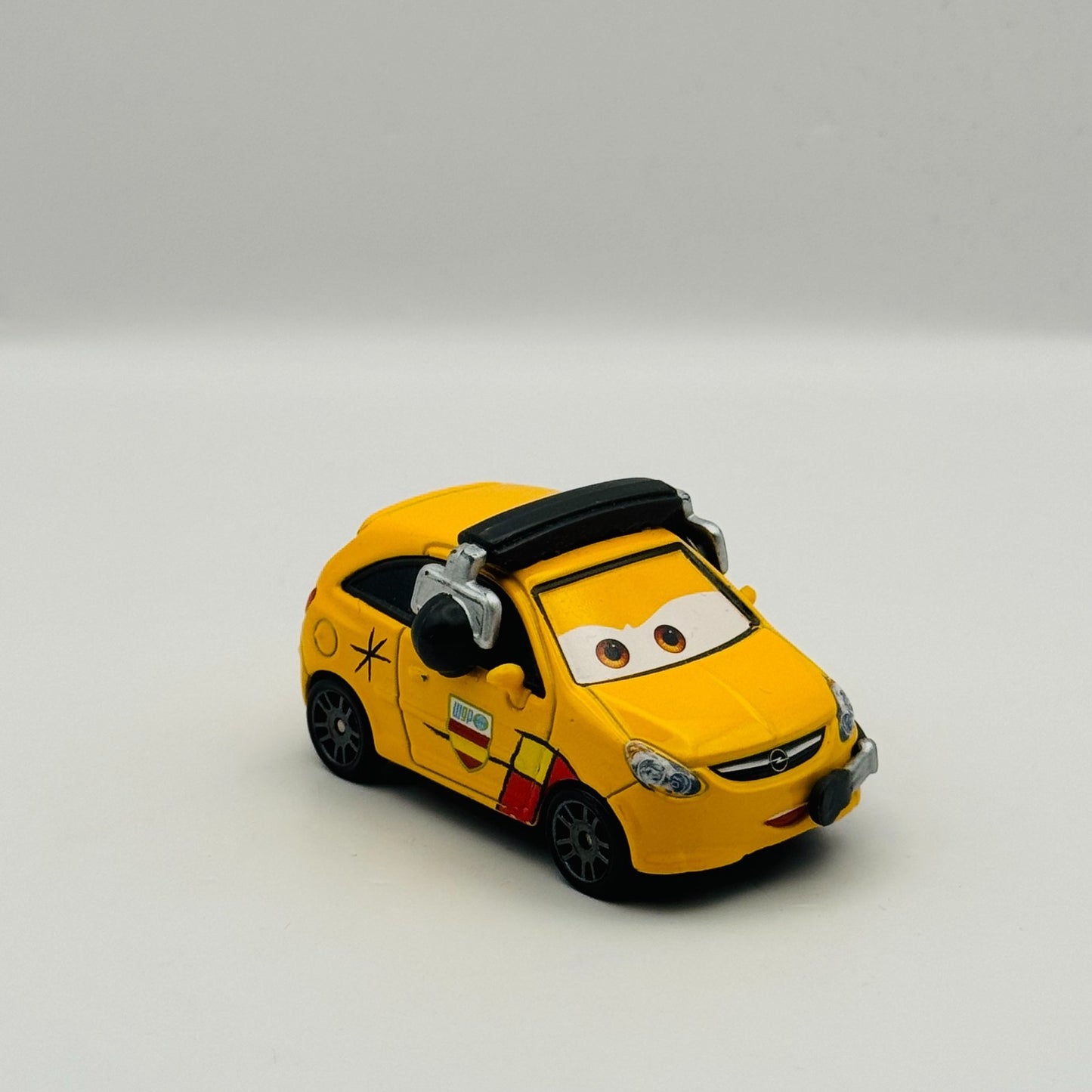 Disney Pixar Cars - PETRO CARTALINA MIGUEL CAMINO CREW CHIEF 2017 - 1:55 Diecast