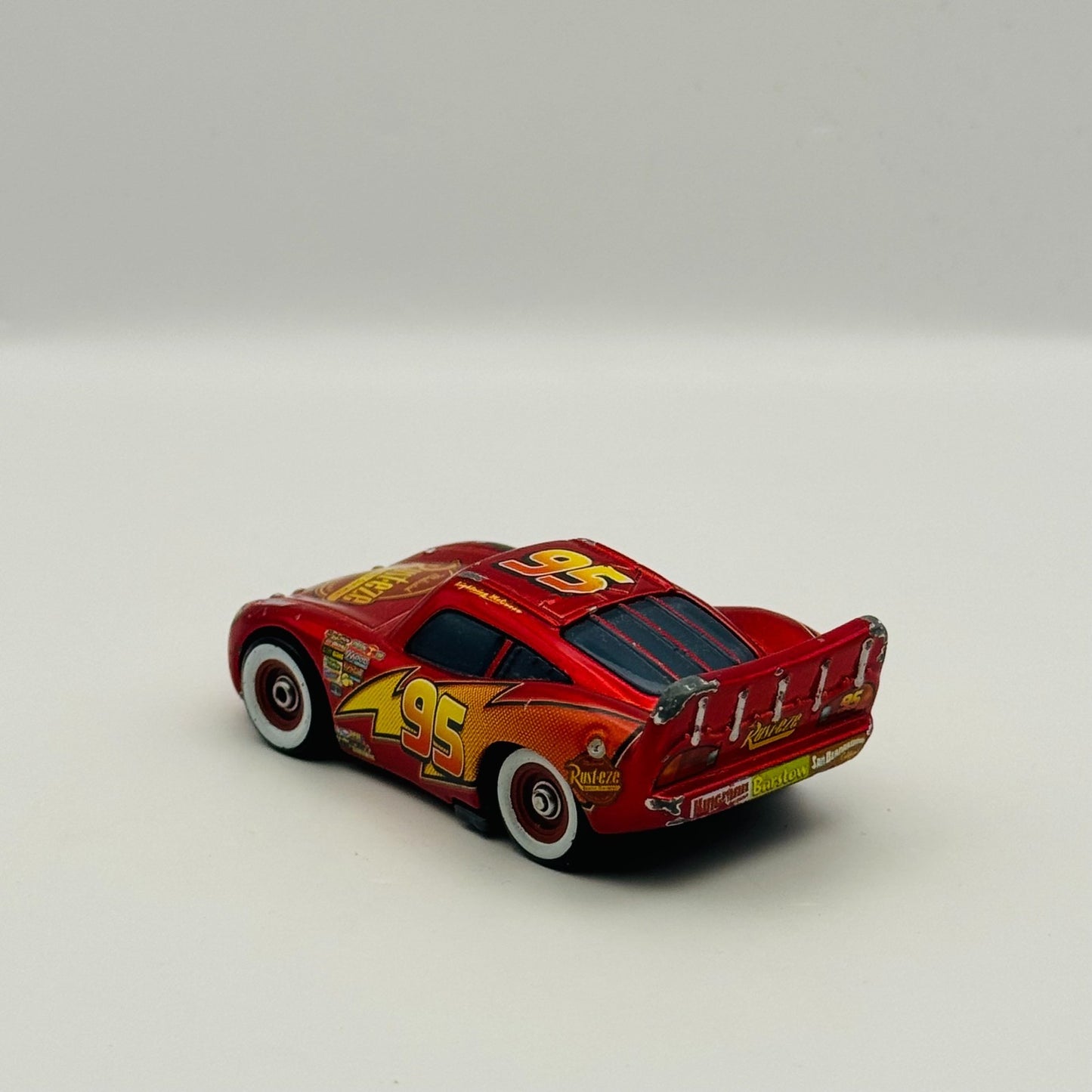 Disney Pixar Cars - LIGHTNING MCQUEEN MIT AUFKLEBERN German Promo - 1:55 Diecast