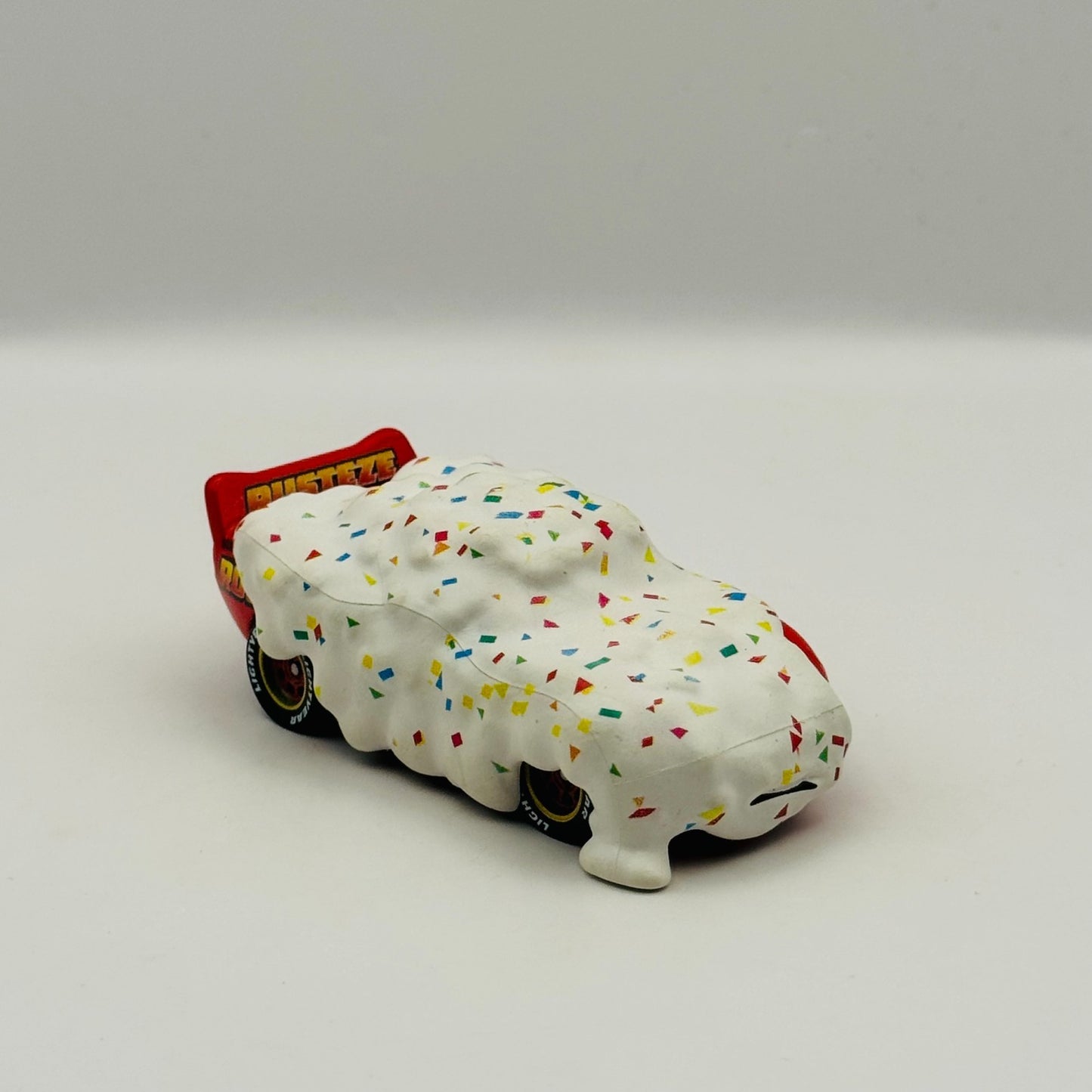 Disney Pixar Cars - CUPCAKE LIGHTNING MCQUEEN 2020 - 1:55 Diecast