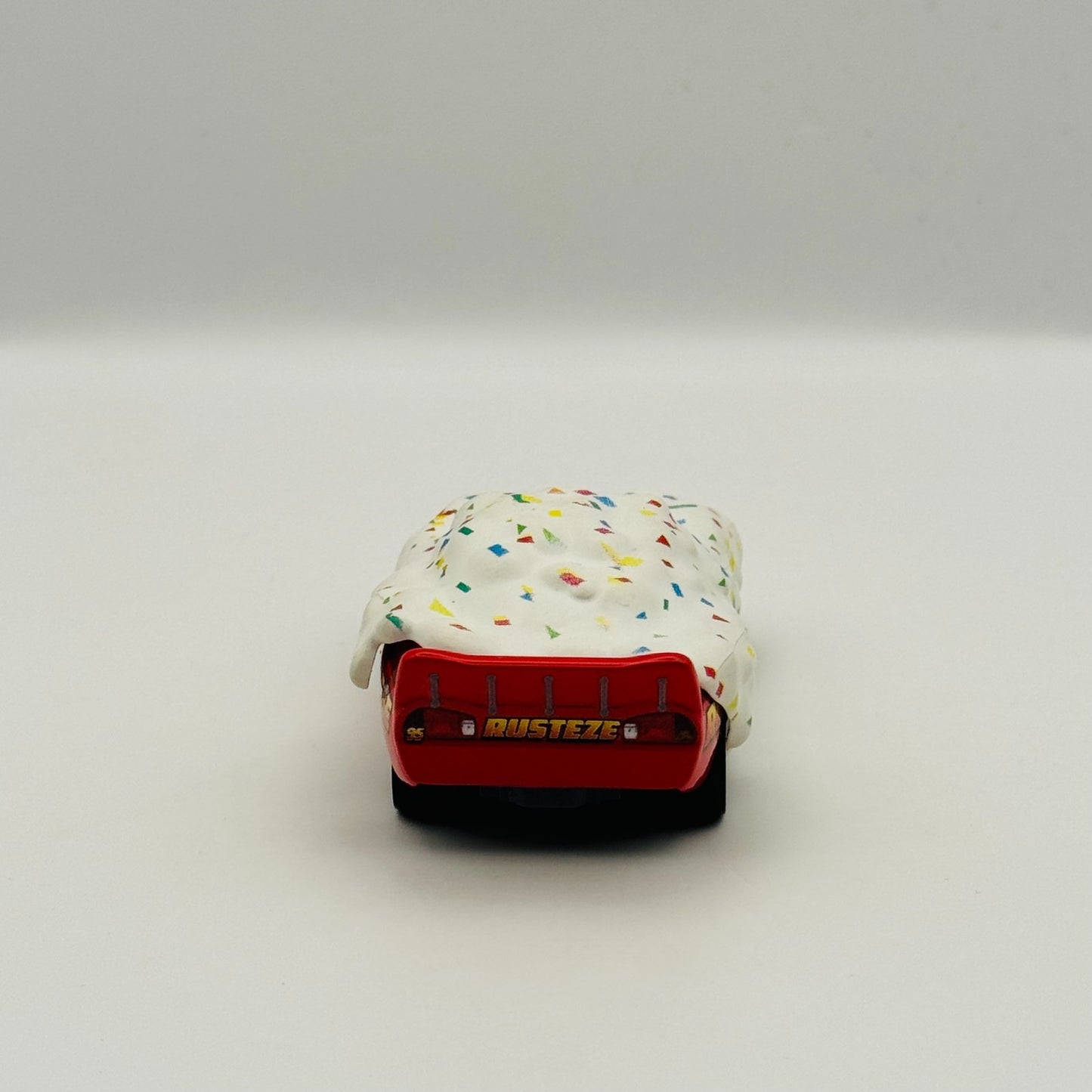 Disney Pixar Cars - CUPCAKE LIGHTNING MCQUEEN 2020 - 1:55 Diecast