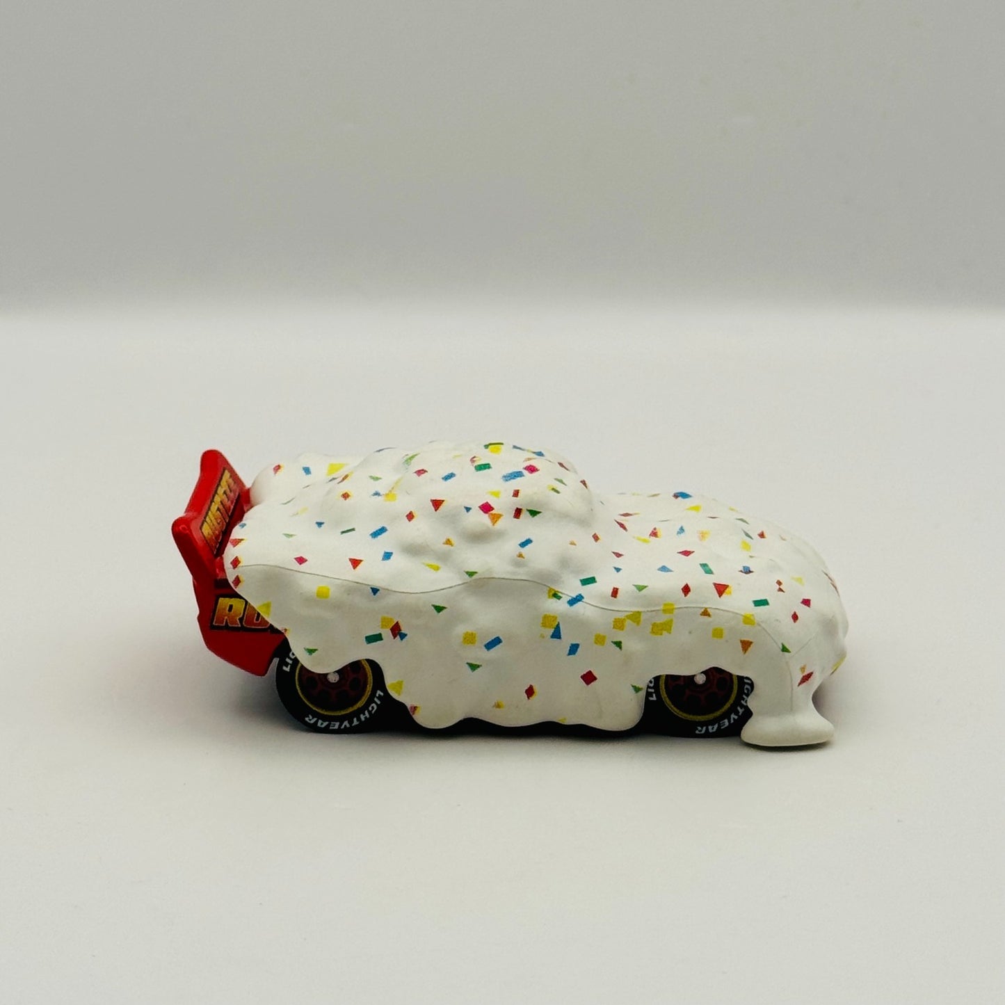 Disney Pixar Cars - CUPCAKE LIGHTNING MCQUEEN 2020 - 1:55 Diecast