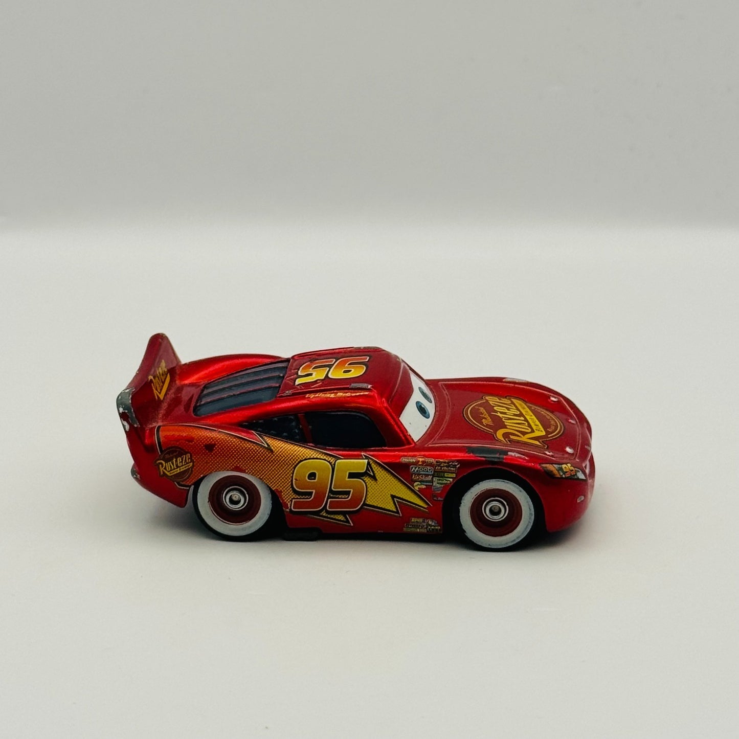 Disney Pixar Cars - LIGHTNING MCQUEEN MIT AUFKLEBERN German Promo - 1:55 Diecast