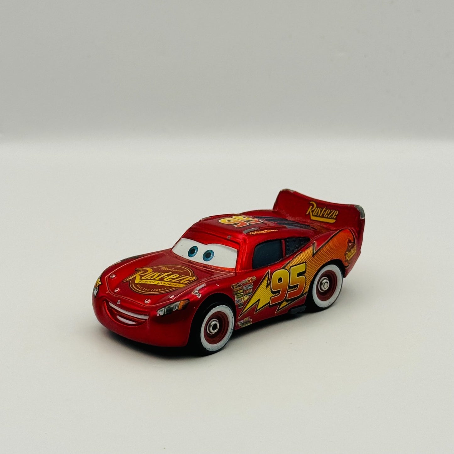 Disney Pixar Cars - LIGHTNING MCQUEEN MIT AUFKLEBERN German Promo - 1:55 Diecast
