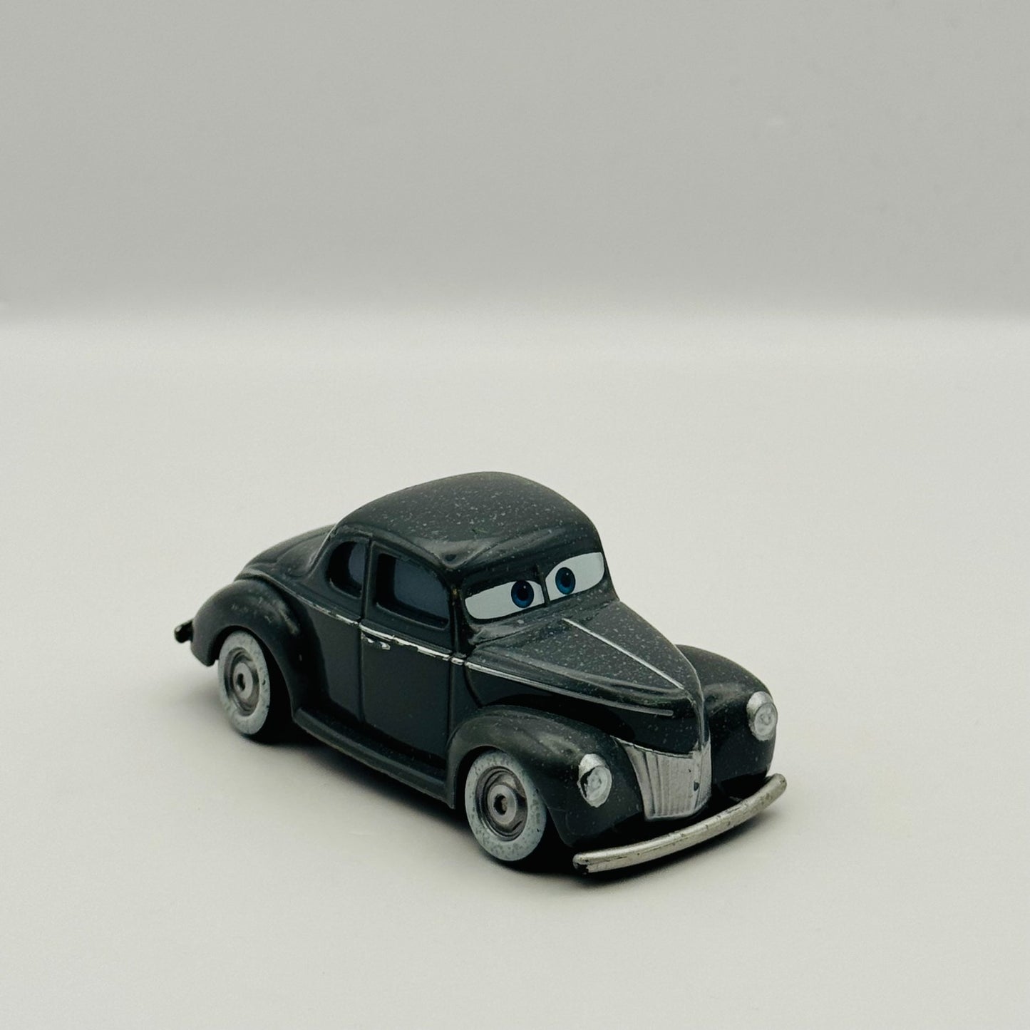 Disney Pixar Cars - JUNIOR MOON Thomasville Cars 3 2017 - 1:55 Diecast