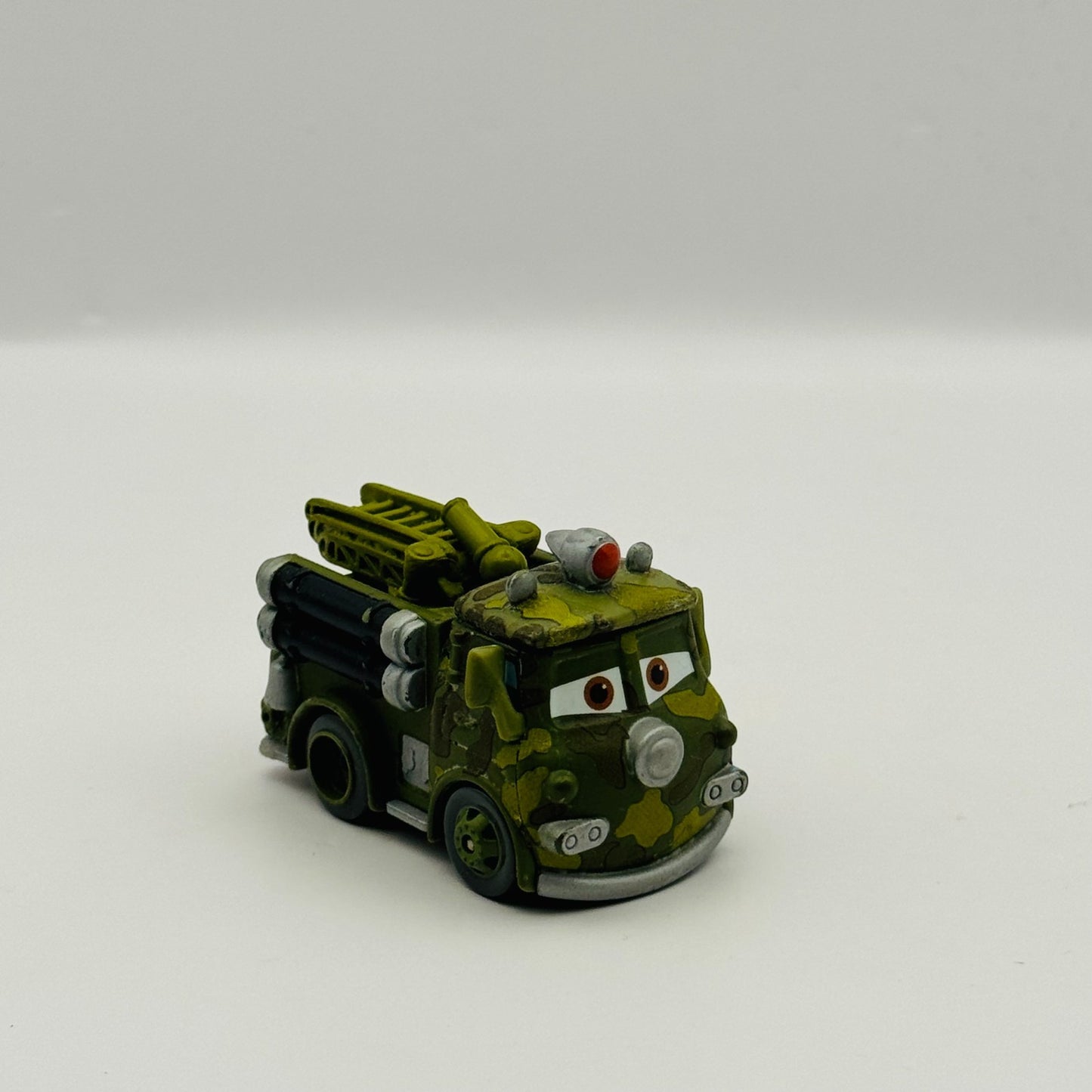 Disney Pixar Cars - Mini Adventures CAMO RED FIRETRUCK - Sarge’s Boot Camp