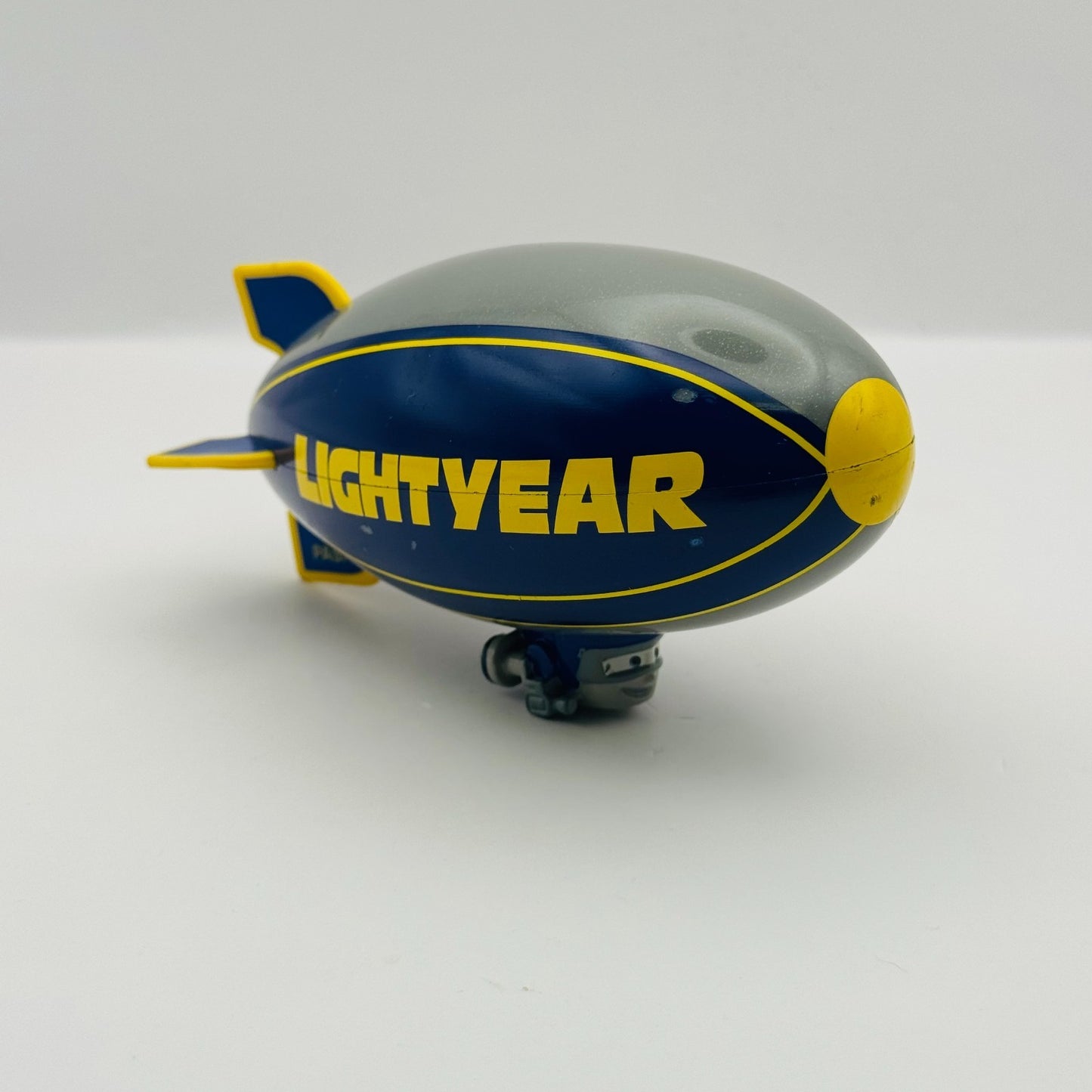 Disney Pixar Cars AL OFT LIGHTYEAR BLIMP DELUXE World Of Cars 2008 1:55 Diecast