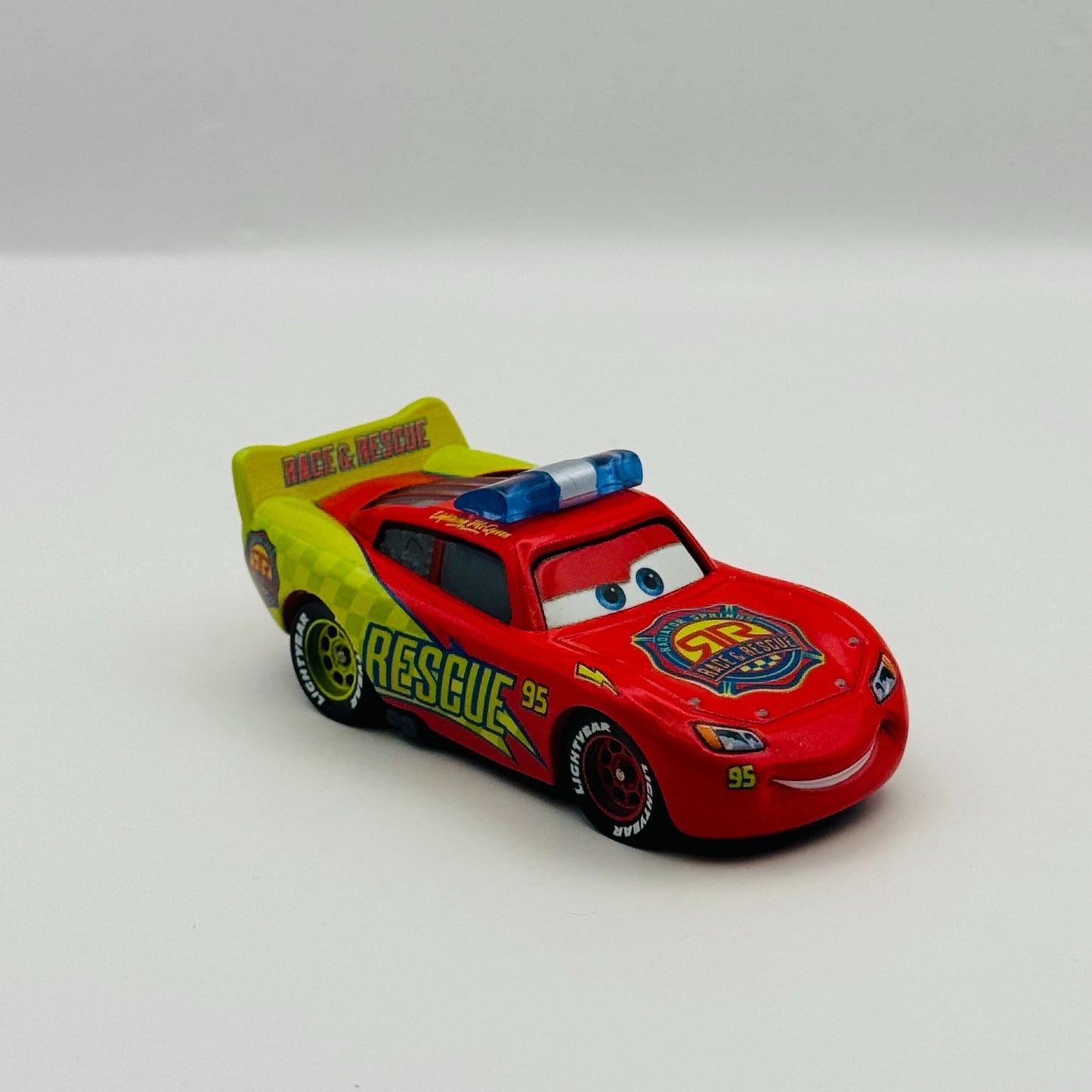 Disney Pixar Cars - RACE & RESCUE LIGHTNING MCQUEEN 2026 - 1:55 Diecast
