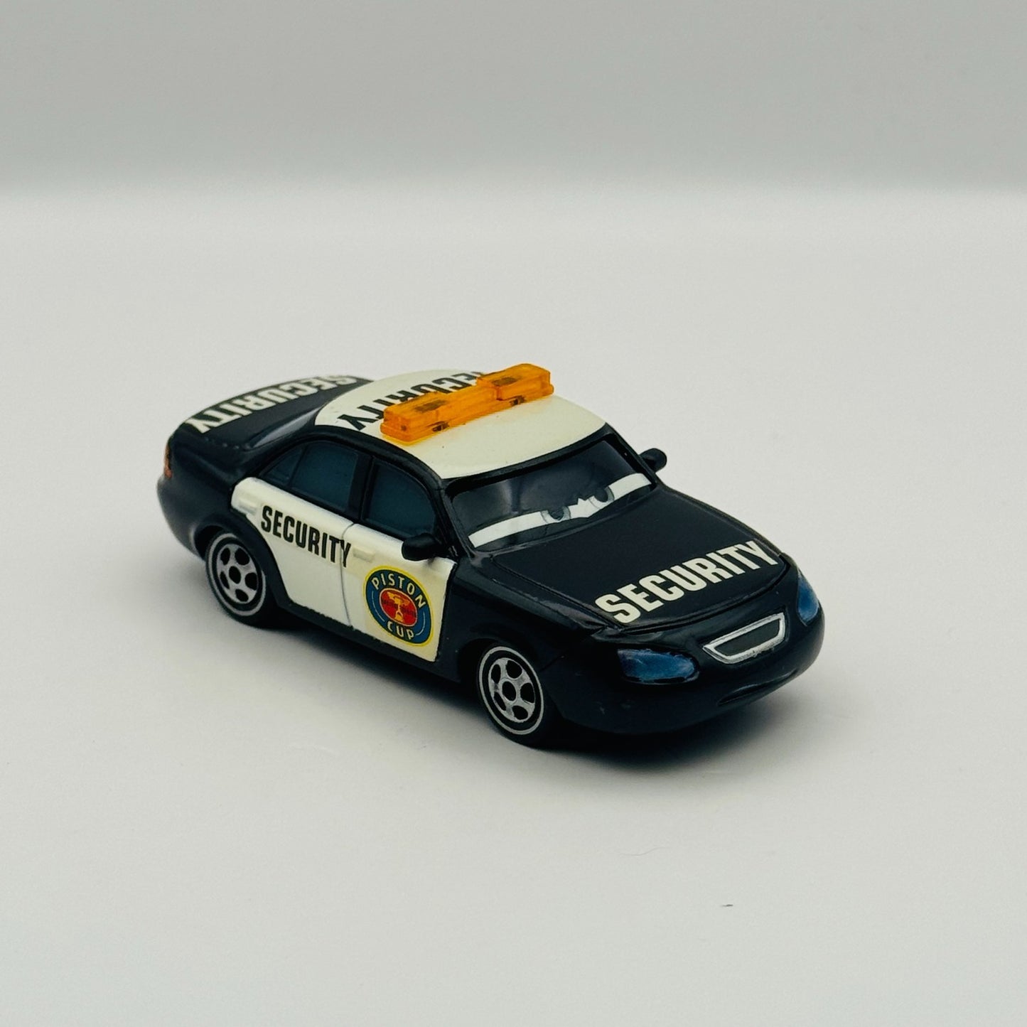 Disney Pixar Cars - MARLON "CLUTCHES" McKAY Final Lap 2010 - 1:55 Diecast