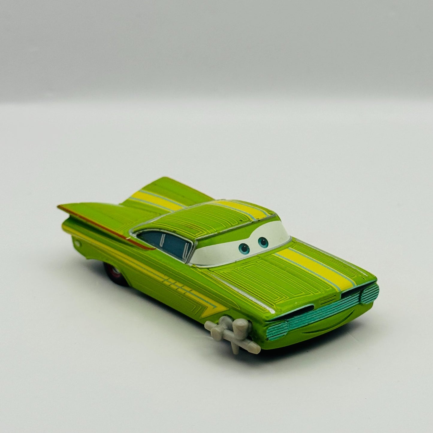 Disney Pixar Cars - BODY SHOP RAMONE ARTIST Wheel Well Motel 2013 - 1:55 Diecast