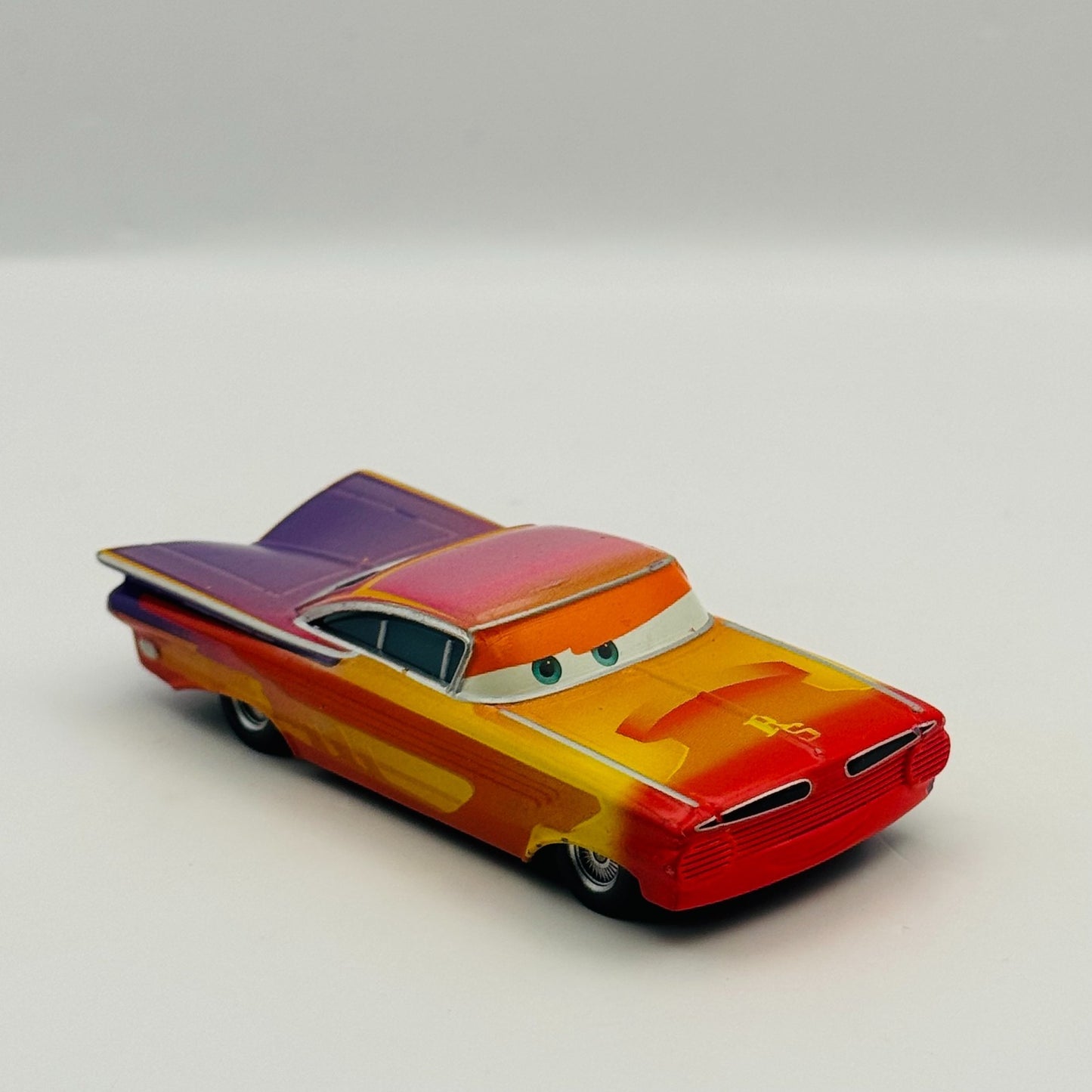 Disney Pixar Cars - RADIATOR SPRINGS RAMONE *CHASE* Cars 2 2011 - 1:55 Diecast