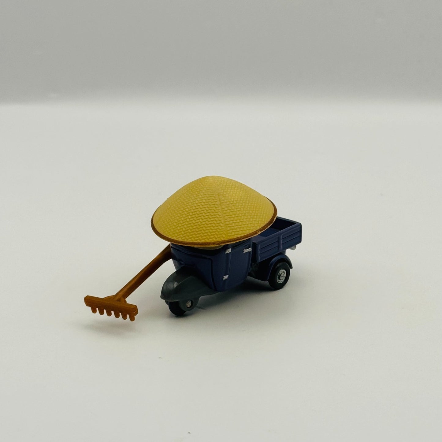 Disney Pixar Cars - ZEN MASTER PITTY Cars 2 2011 - 1:55 Diecast