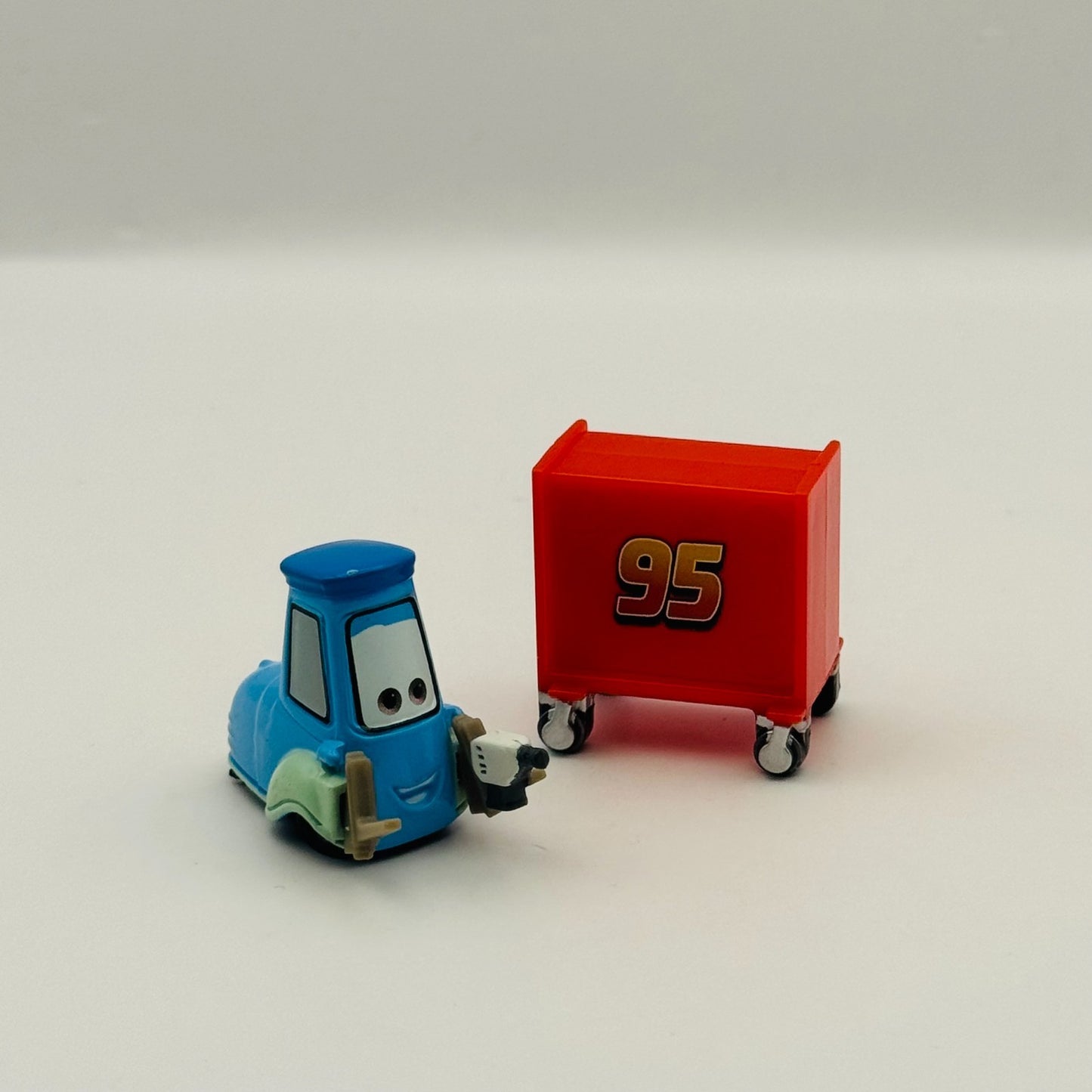Disney Pixar Cars - PIT CREW MEMBER GUIDO World of Cars 2008 - 1:55 Diecast