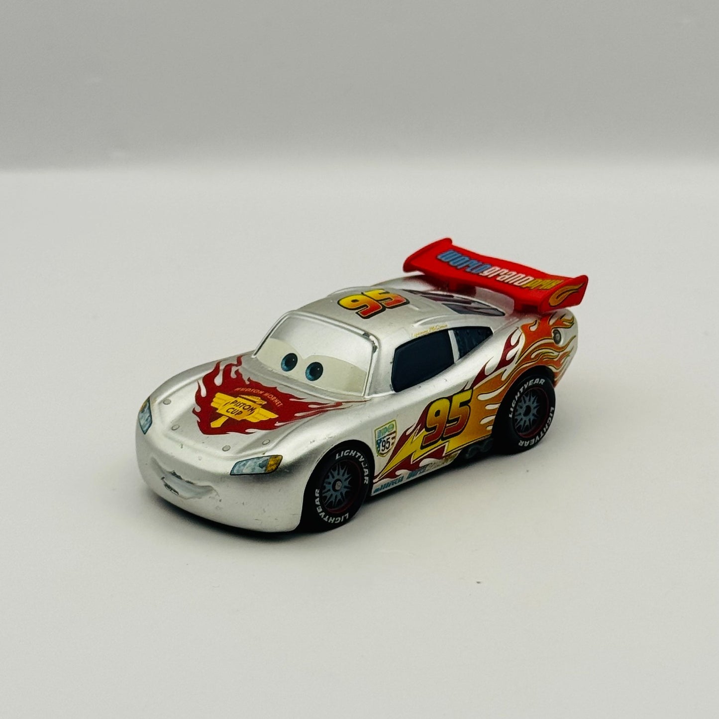 Disney Pixar Cars - SILVER LIGHTNING MCQUEEN WITH METALLIC FINISH 1:55 Diecast