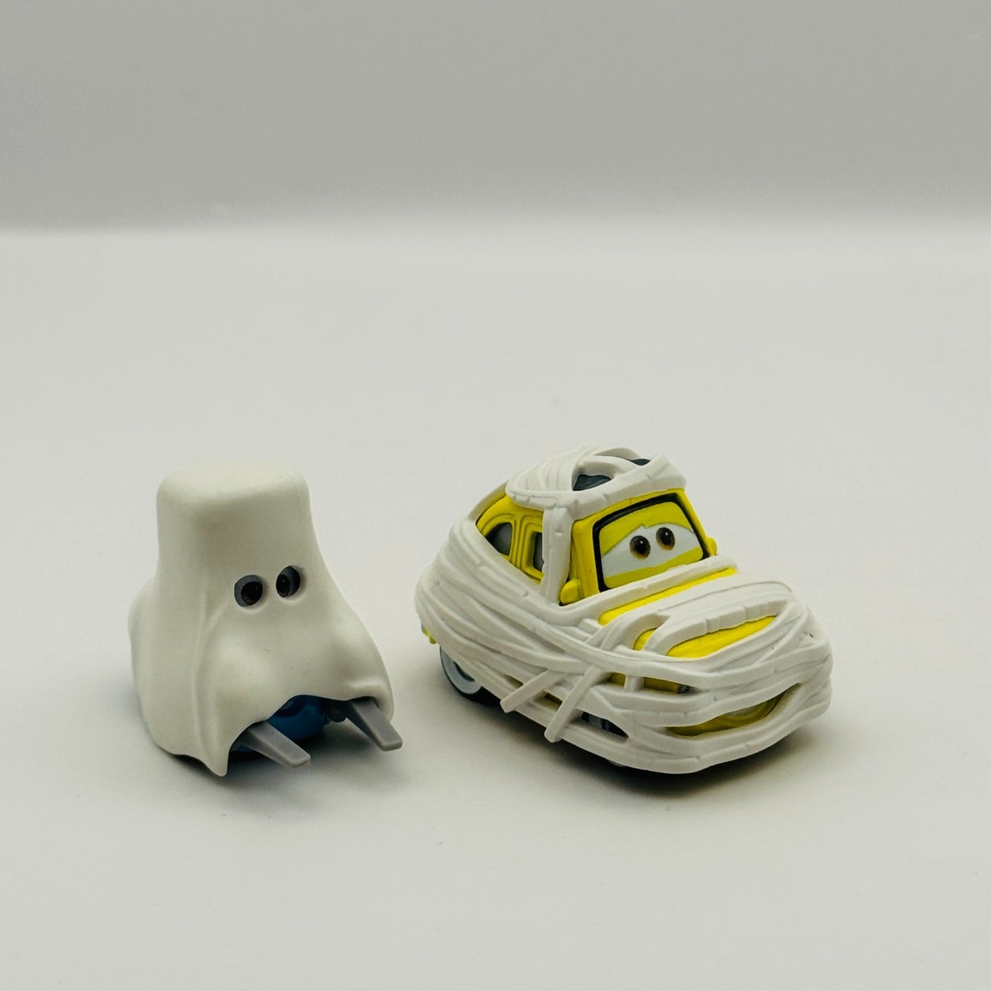Disney Pixar Cars - MUMMY GHOST LUIGI & GUIDO Halloween 2021 - 1:55 Diecast