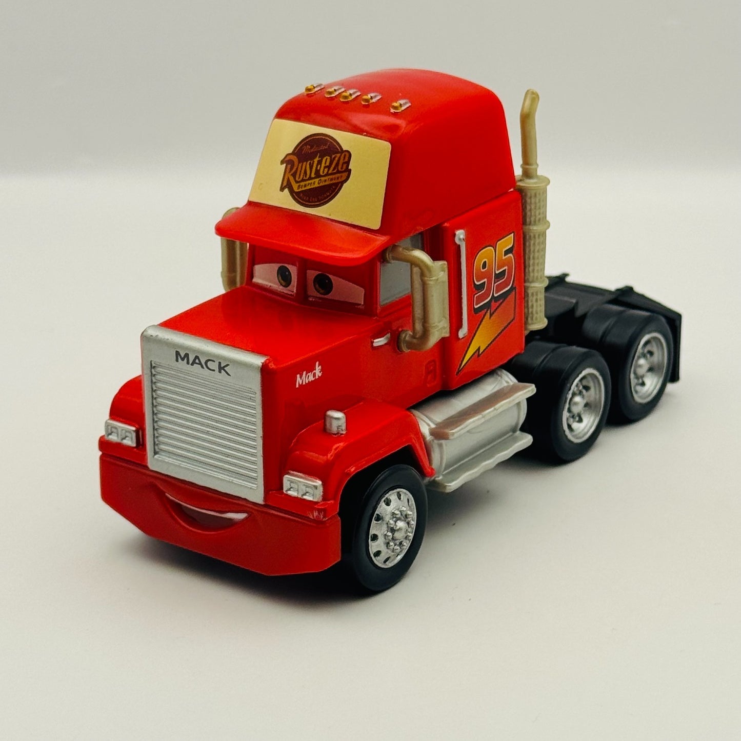 Disney Pixar Cars - MACK SEMI CAB HAULER Deluxe Mega Size 2013 - 1:55 Diecast