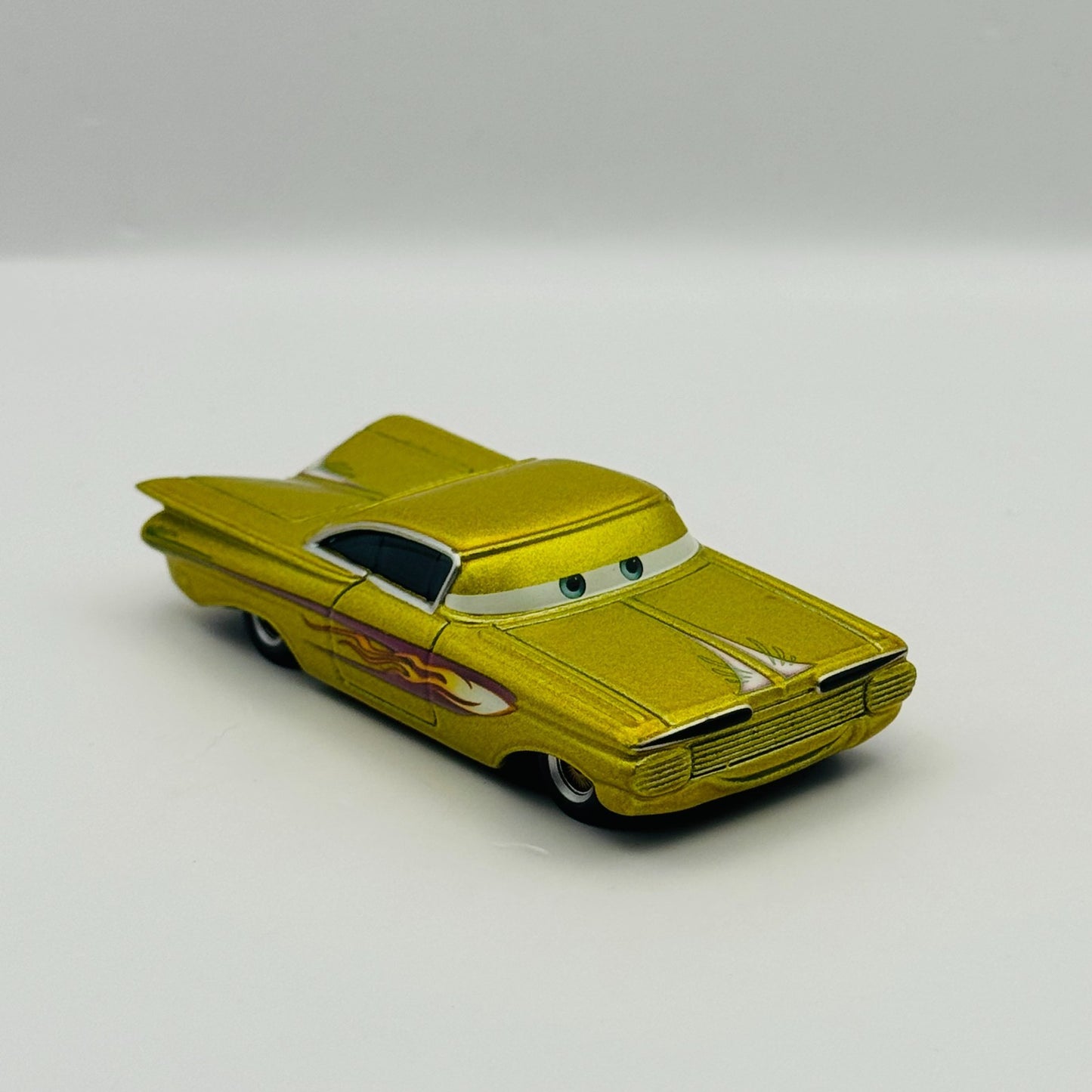 Disney Pixar Cars - GOLD YELLOW RAMONE World of Cars 2008 - 1:55 Diecast