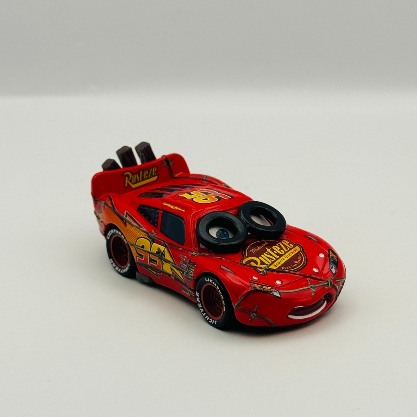Disney Pixar Cars - SPIN OUT LIGHTNING MCQUEEN TIRE EYES - 1:55 Diecast