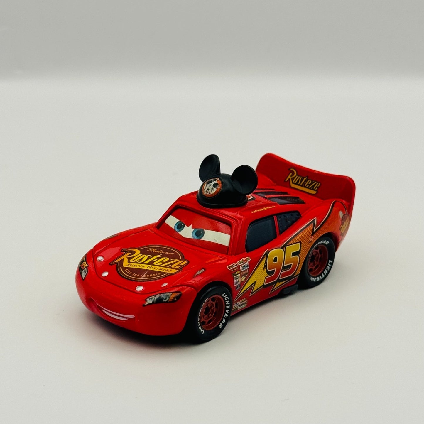 Disney Pixar Cars - DISNEY PARKS MICKEY MCQUEEN & GOOFY MATER - 1:55 Diecast