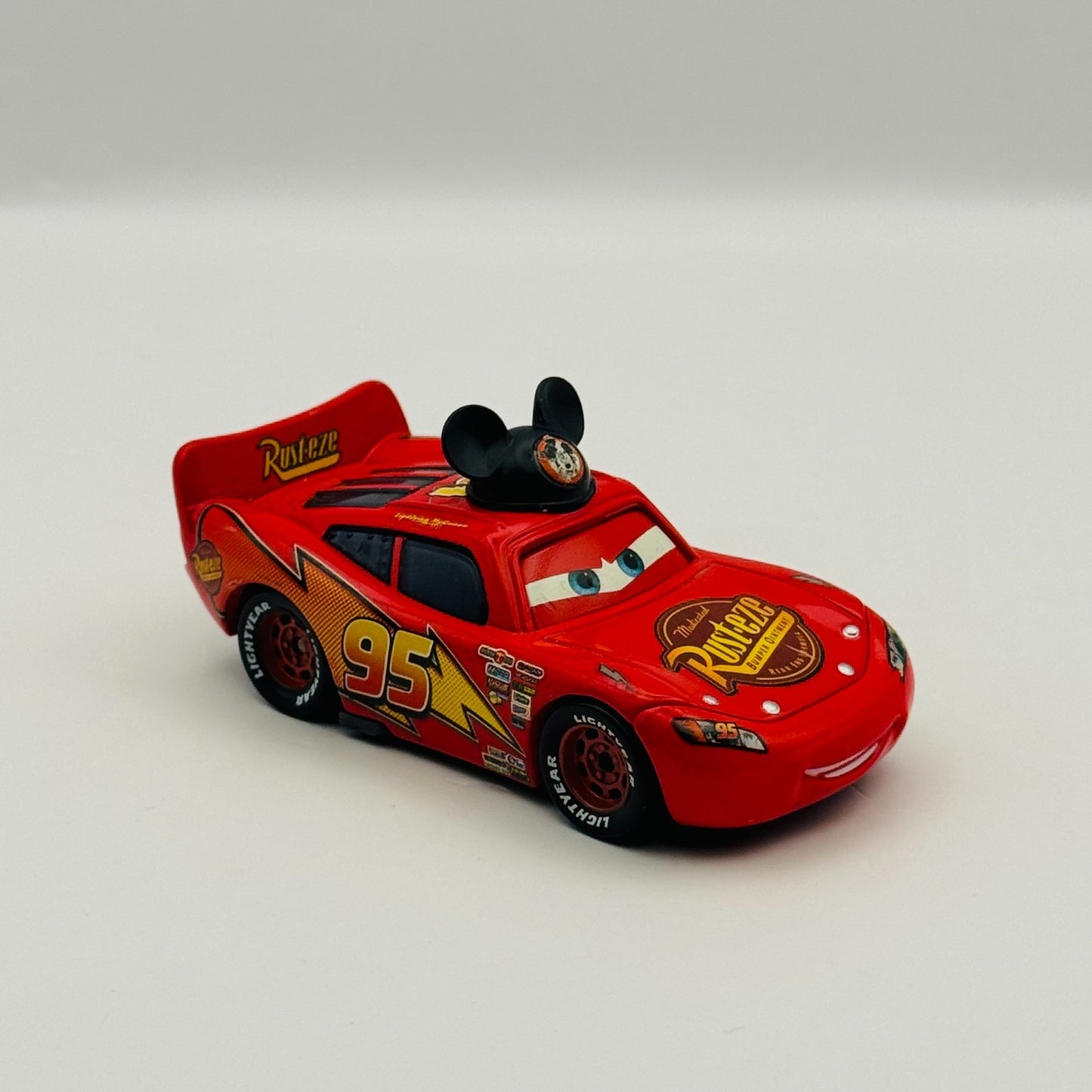 Disney Pixar Cars - DISNEY PARKS MICKEY MCQUEEN & GOOFY MATER - 1:55 Diecast
