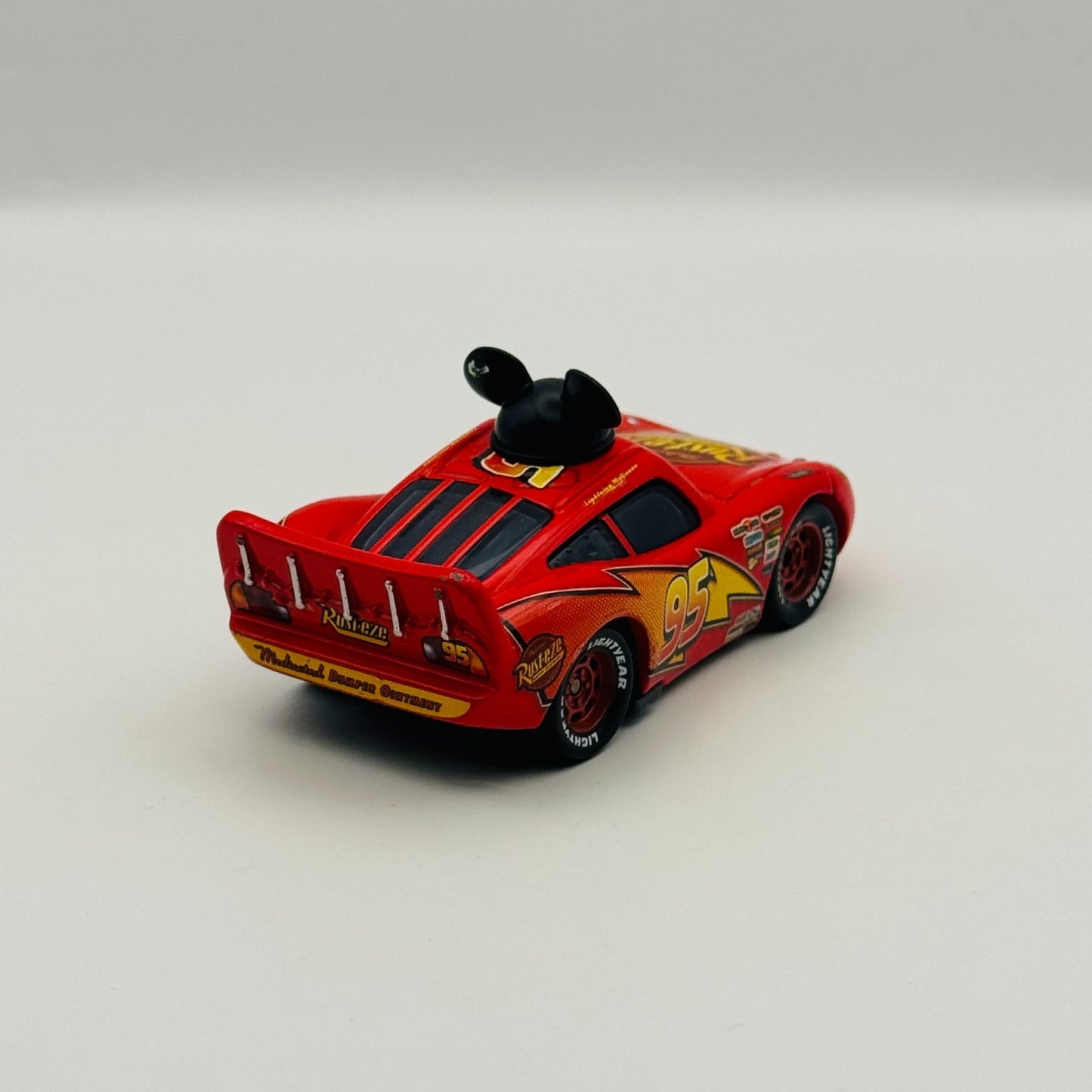 Disney Pixar Cars - DISNEY PARKS MICKEY MCQUEEN & GOOFY MATER - 1:55 Diecast