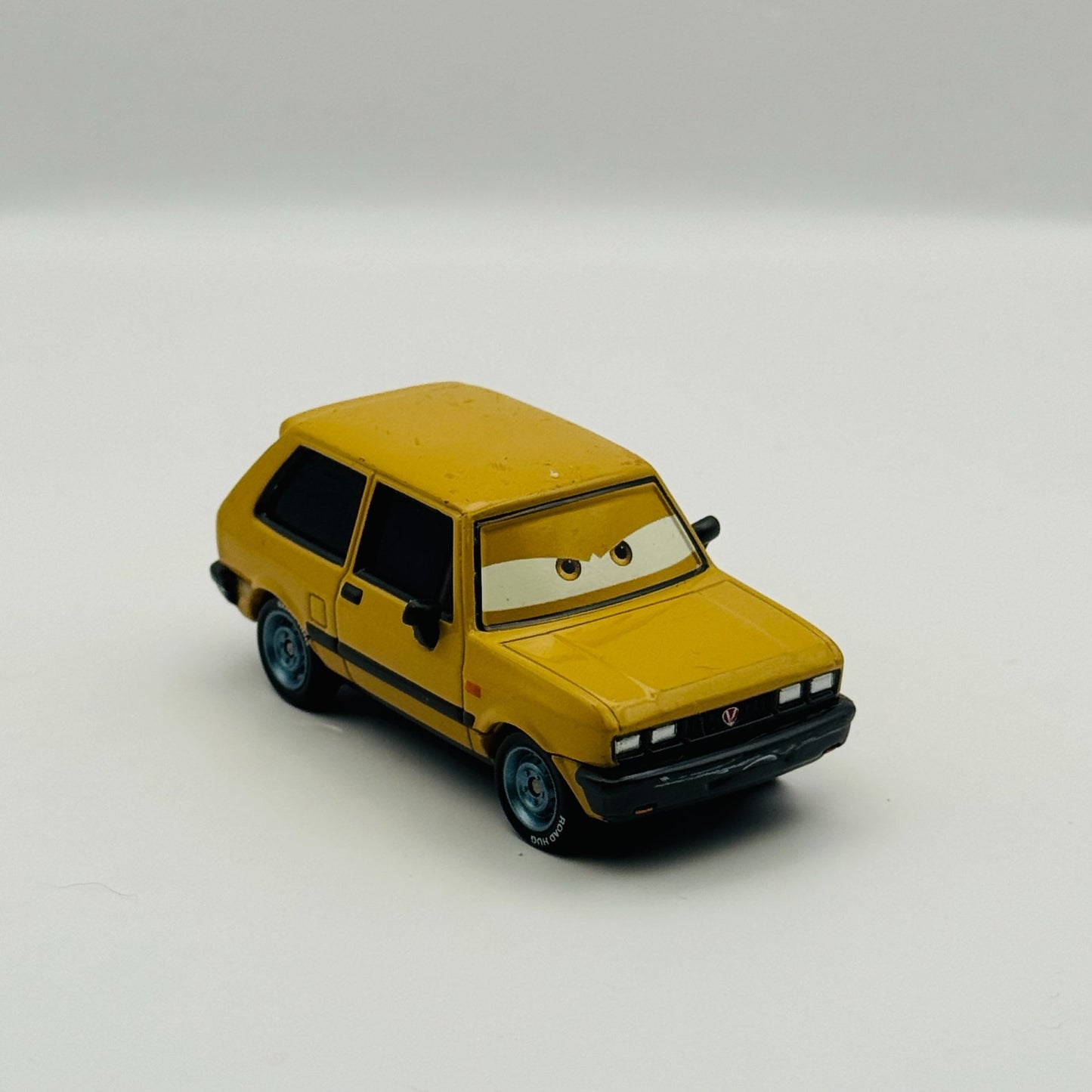 Disney Pixar Cars - VICTOR H HUGO Lemons Cars 2 2011 - 1:55 Diecast