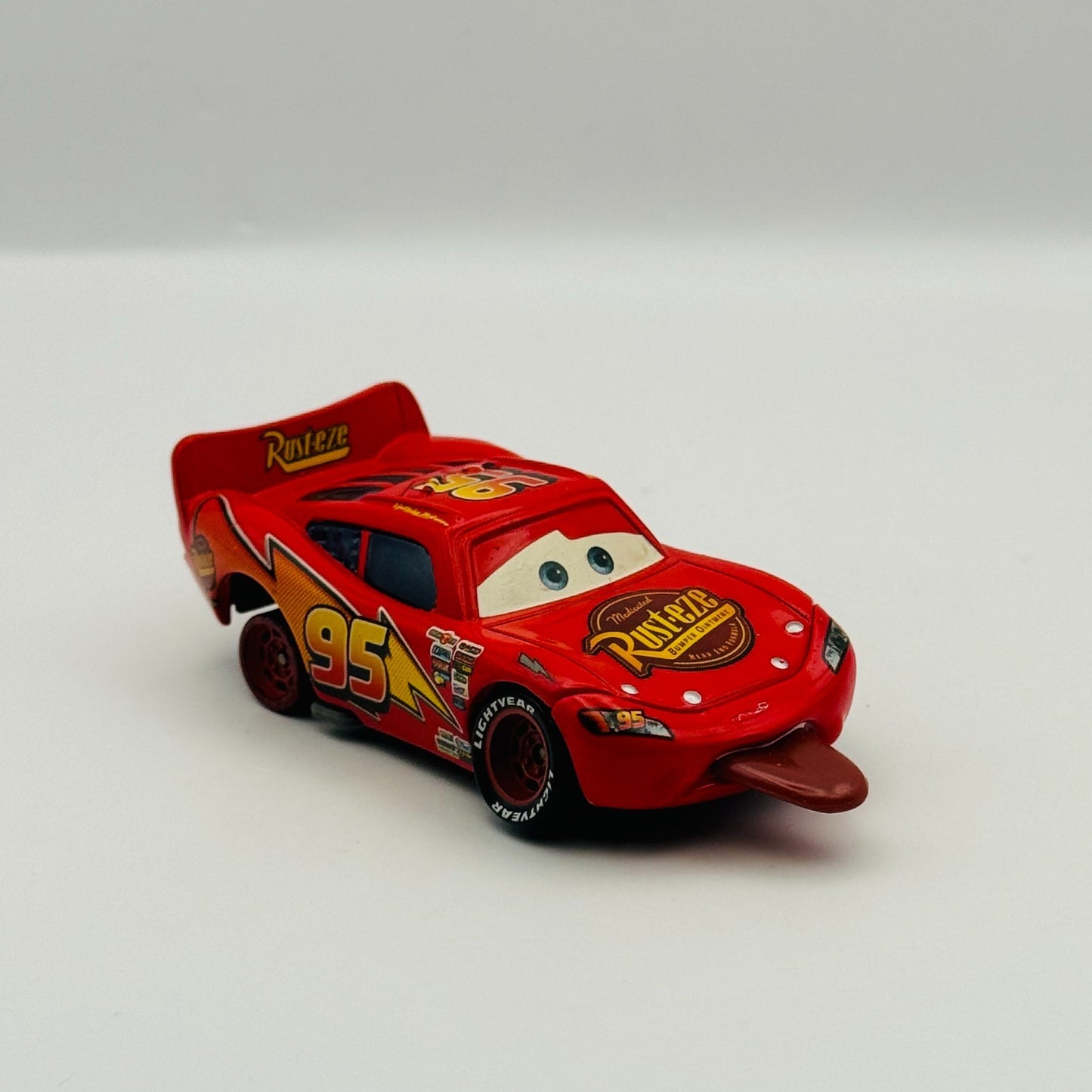 Disney Pixar Cars - FINISH LINE LIGHTNING MCQUEEN WITH TONGUE OUT - 1:55 Diecast