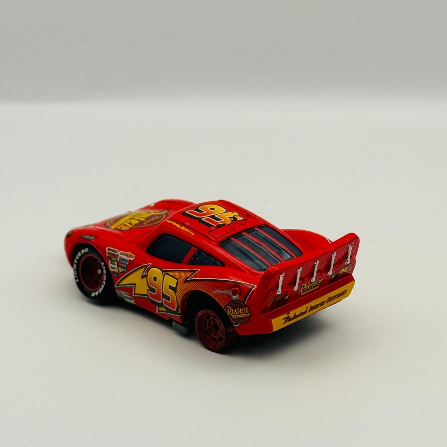 Disney Pixar Cars - FINISH LINE LIGHTNING MCQUEEN WITH TONGUE OUT - 1:55 Diecast