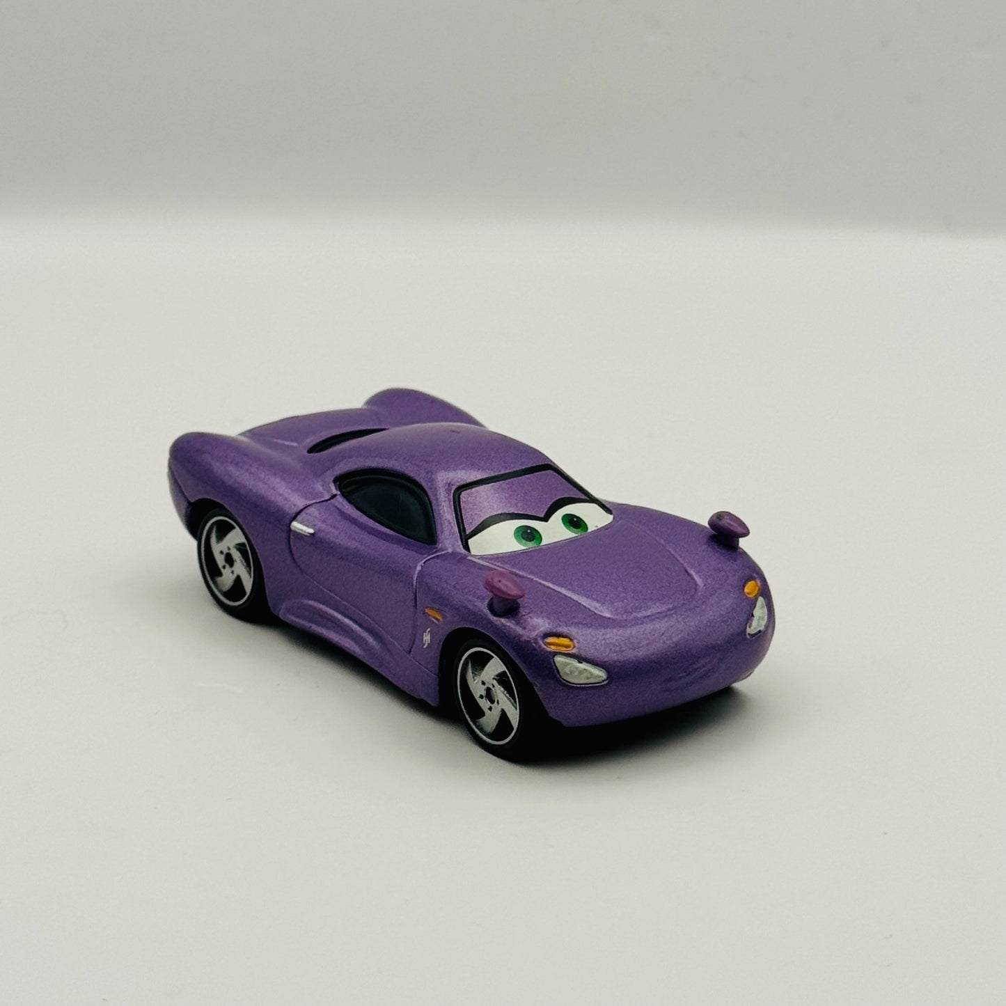 Disney Pixar Cars - HOLLEY SHIFTWELL Metallic Purple Cars 2 2011 - 1:55 Diecast